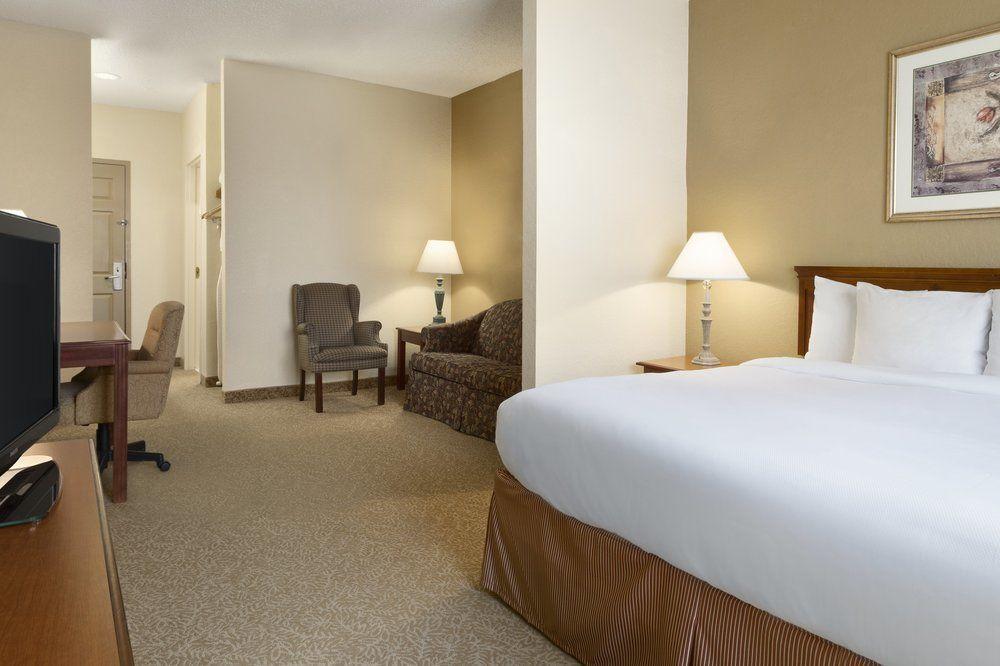 Hotel Comfort Bush Intercontinental Airport 3*