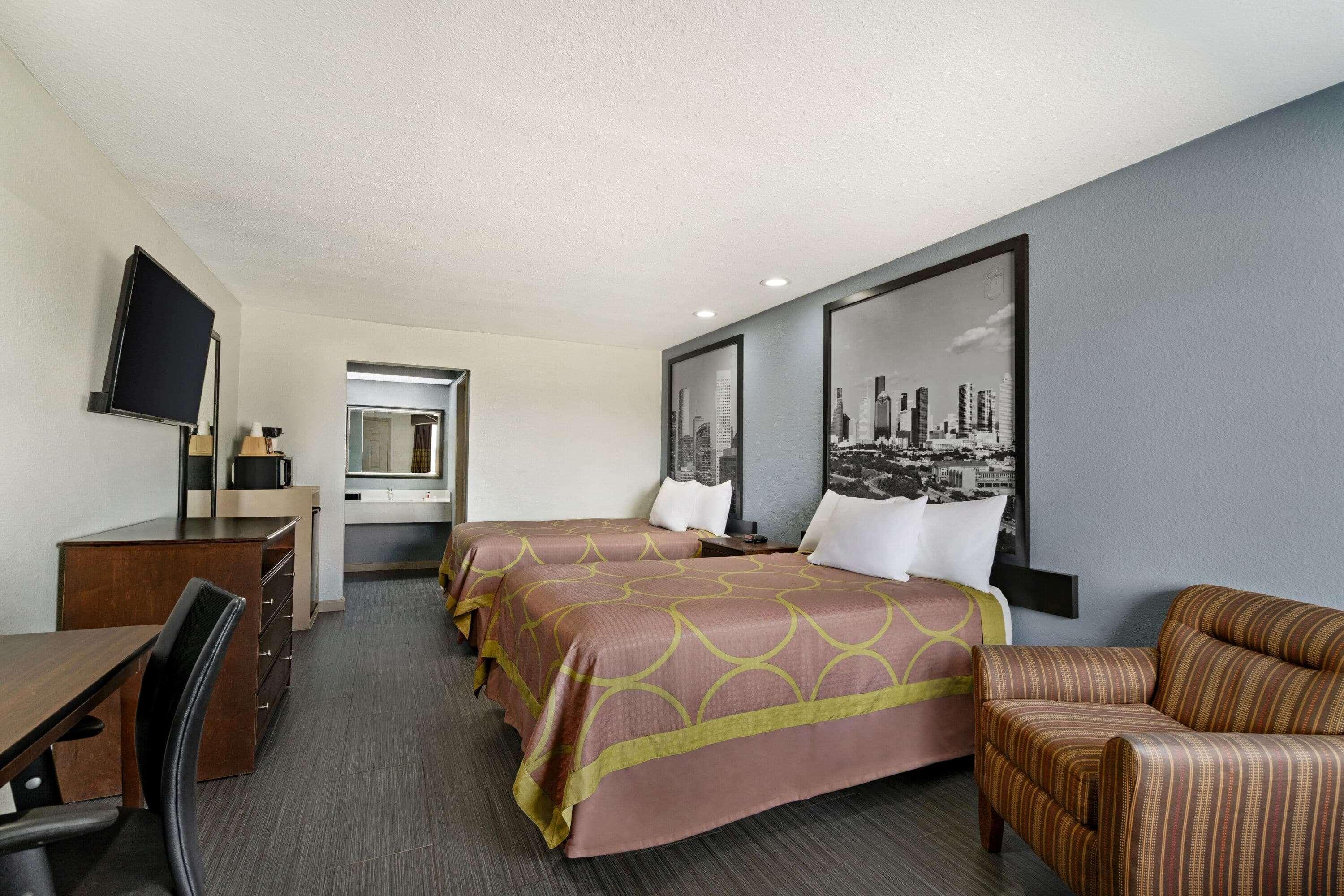 Hotel Super 8 By Wyndham Downtown I-610