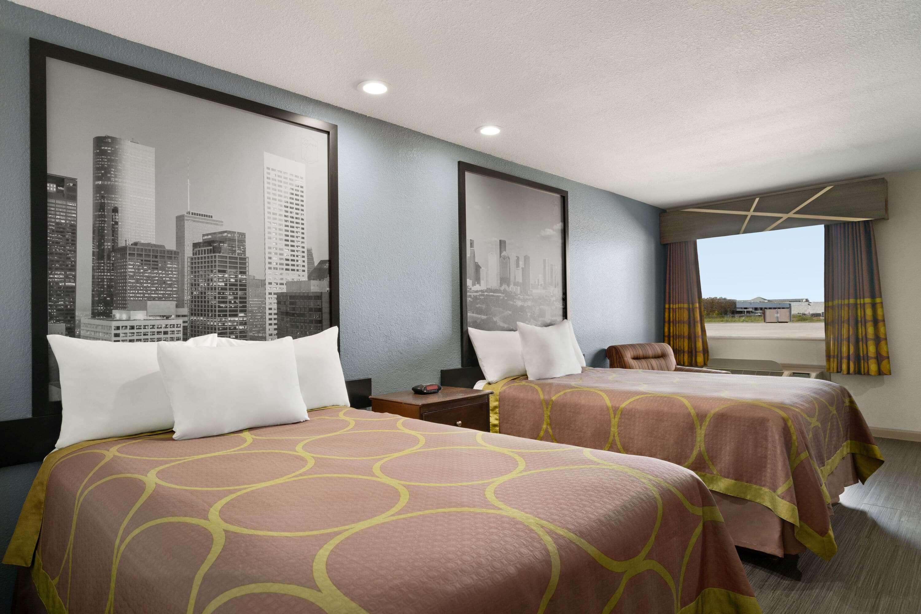 Super 8 By Wyndham Downtown I-610 Hotel