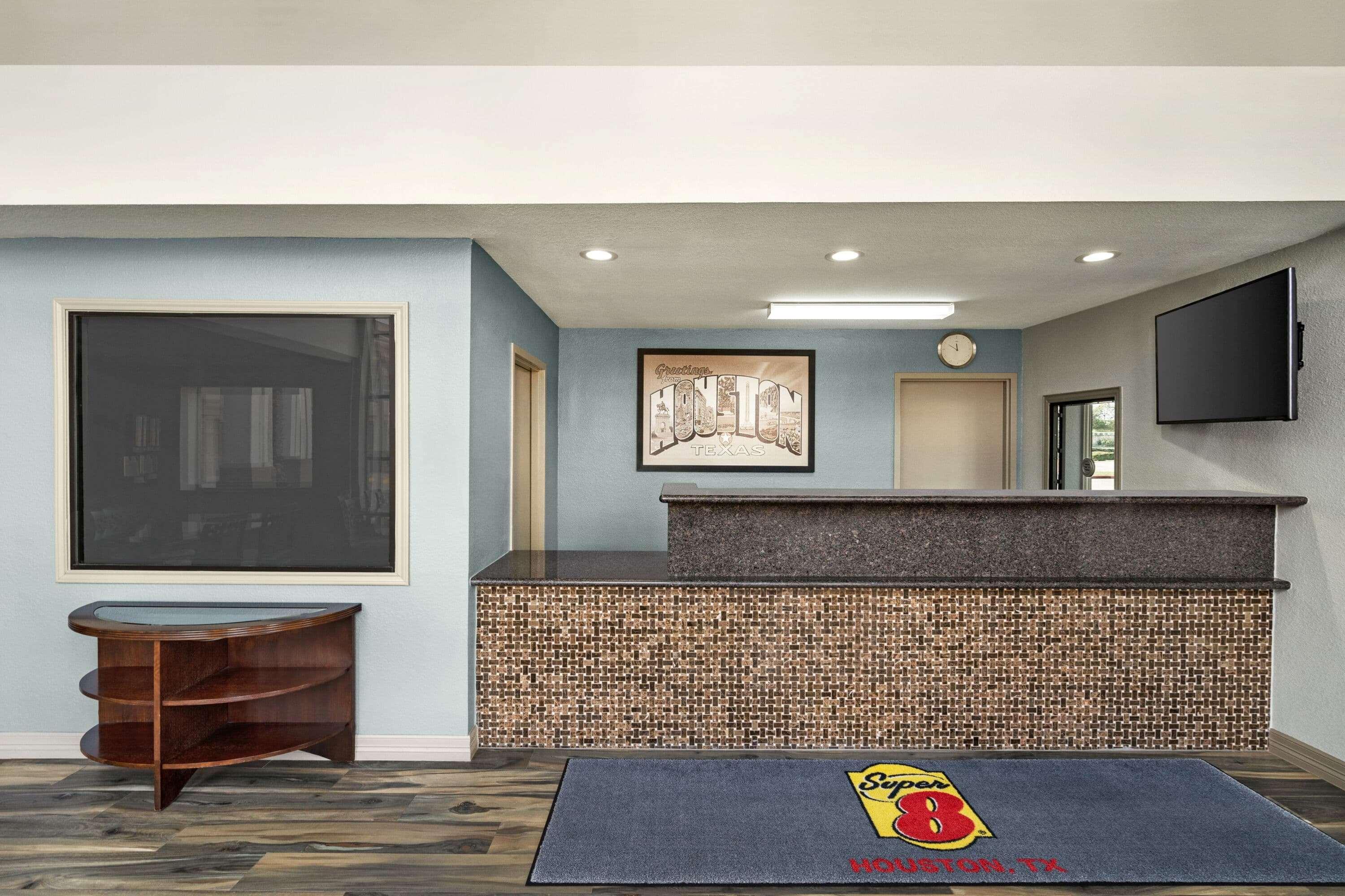 Super 8 By Wyndham Downtown I-610 Hotel 2*