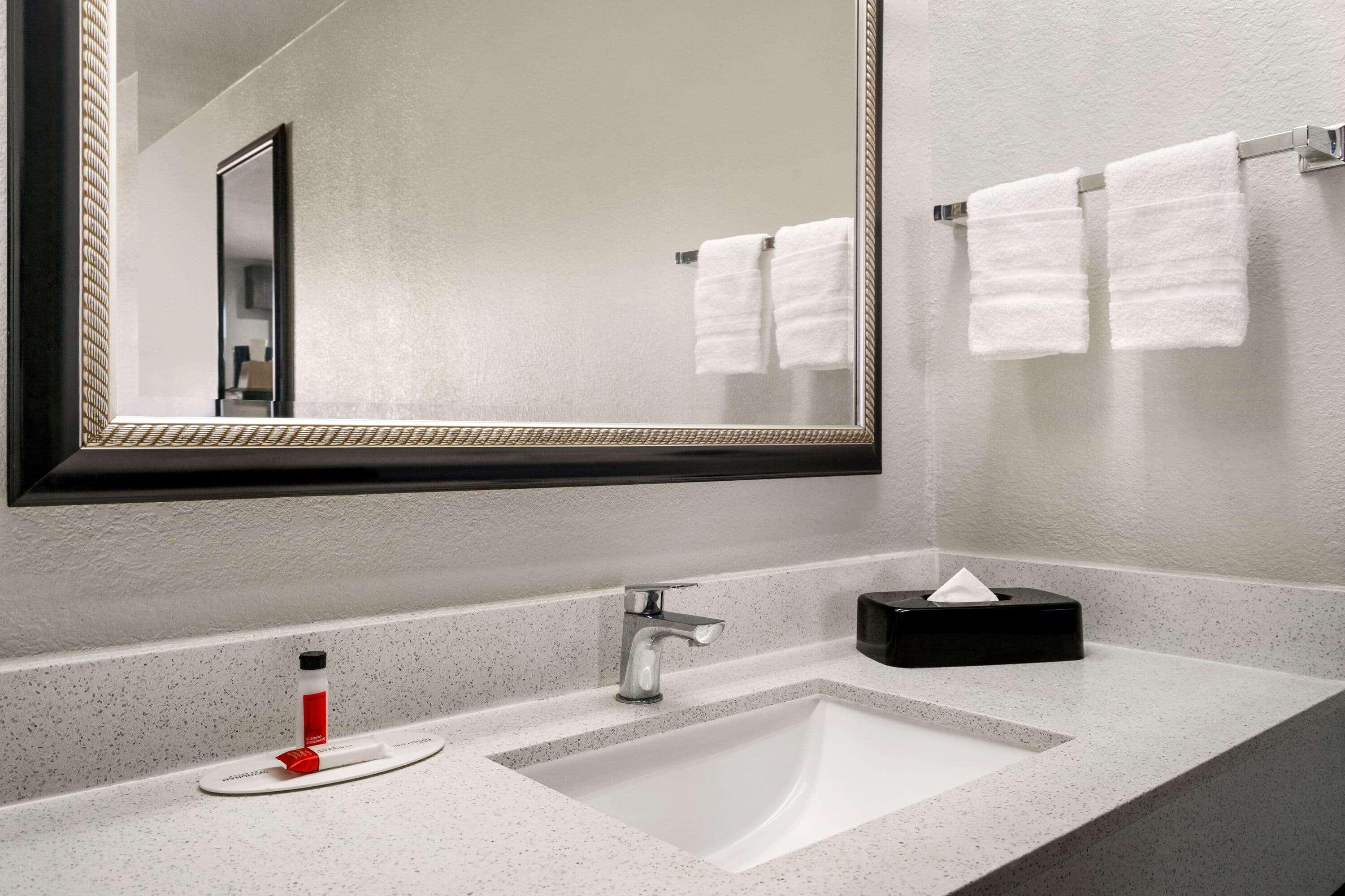 Hotel Super 8 By Wyndham Downtown I-610 Houston