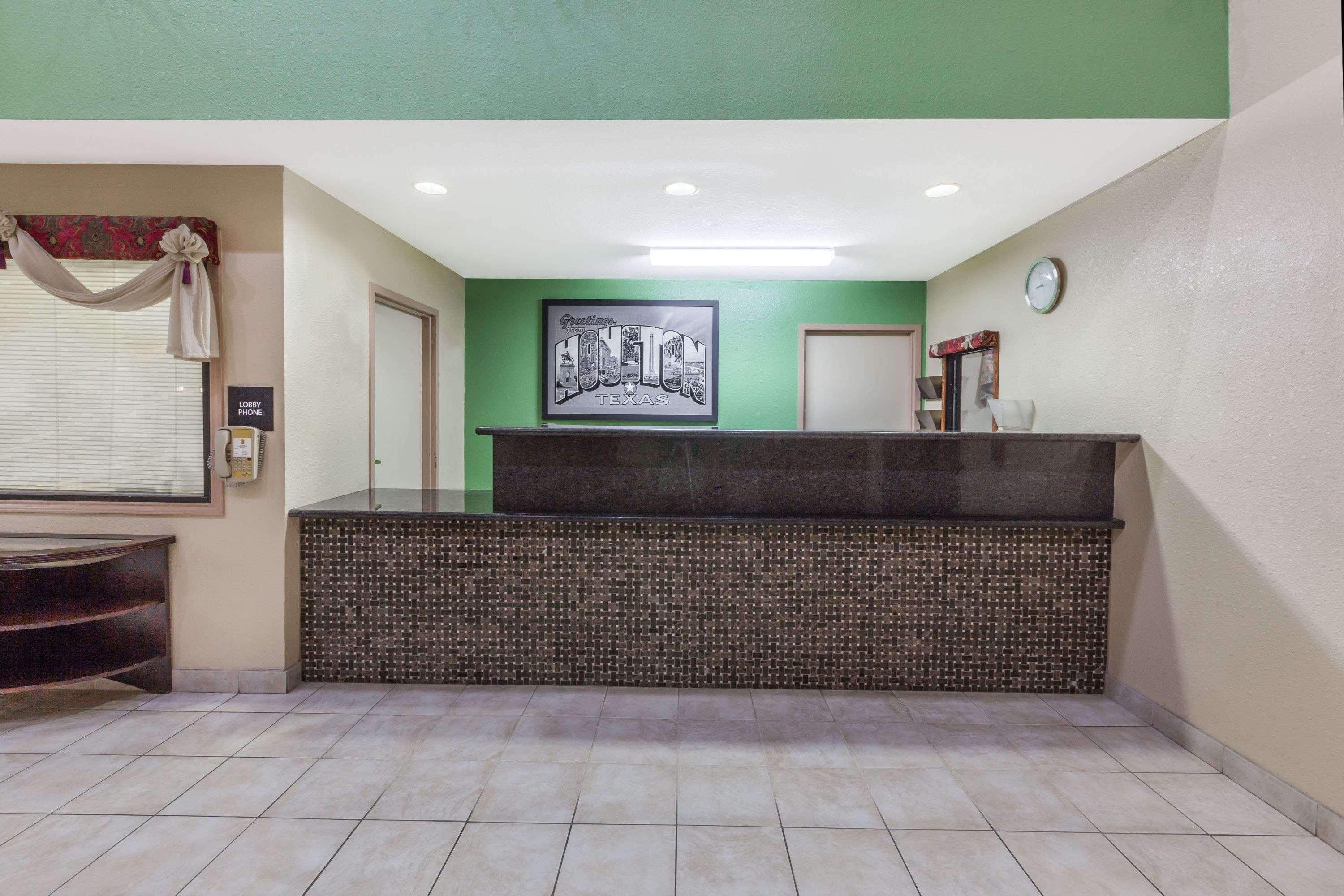 Hotel Super 8 By Wyndham Downtown I-610 Houston