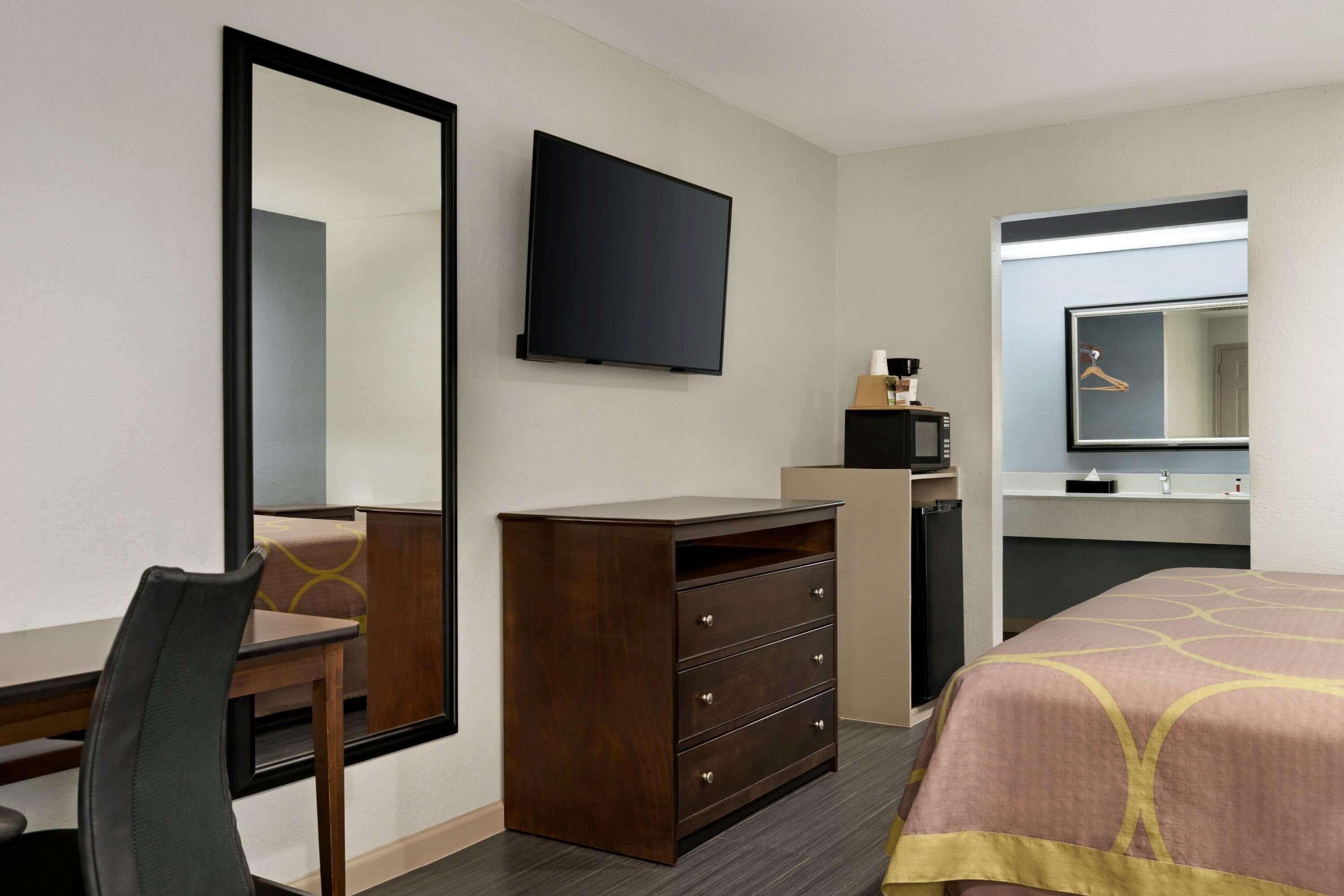 Super 8 By Wyndham Downtown I-610 Houston