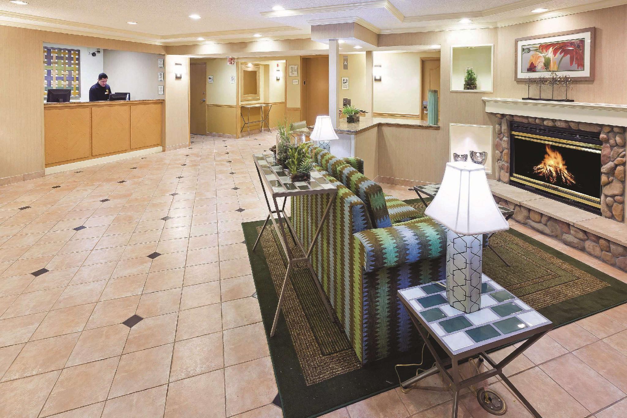 La Quinta By Wyndham Nw Brookhollow Hotel