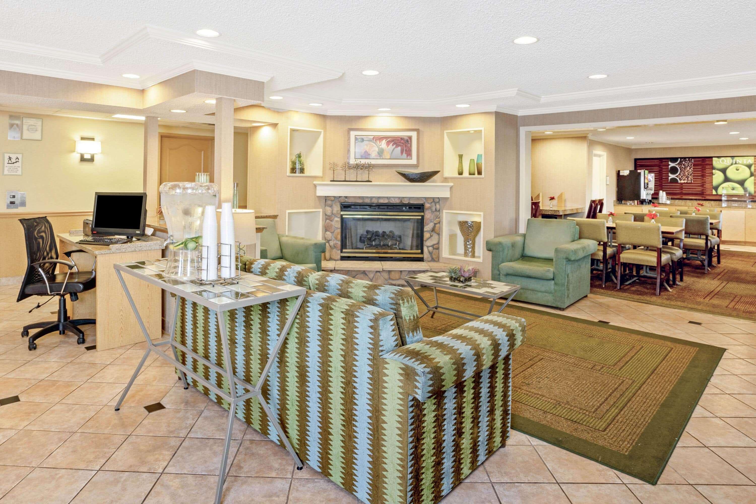 La Quinta By Wyndham Nw Brookhollow 3*