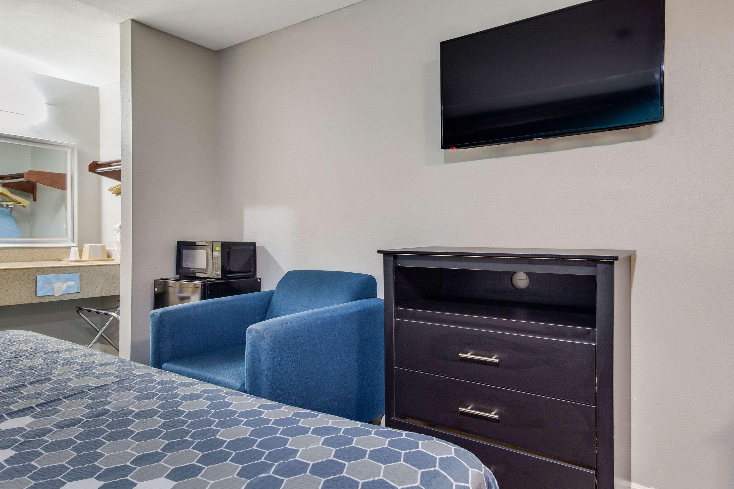 Econo Brookhollow Motel *