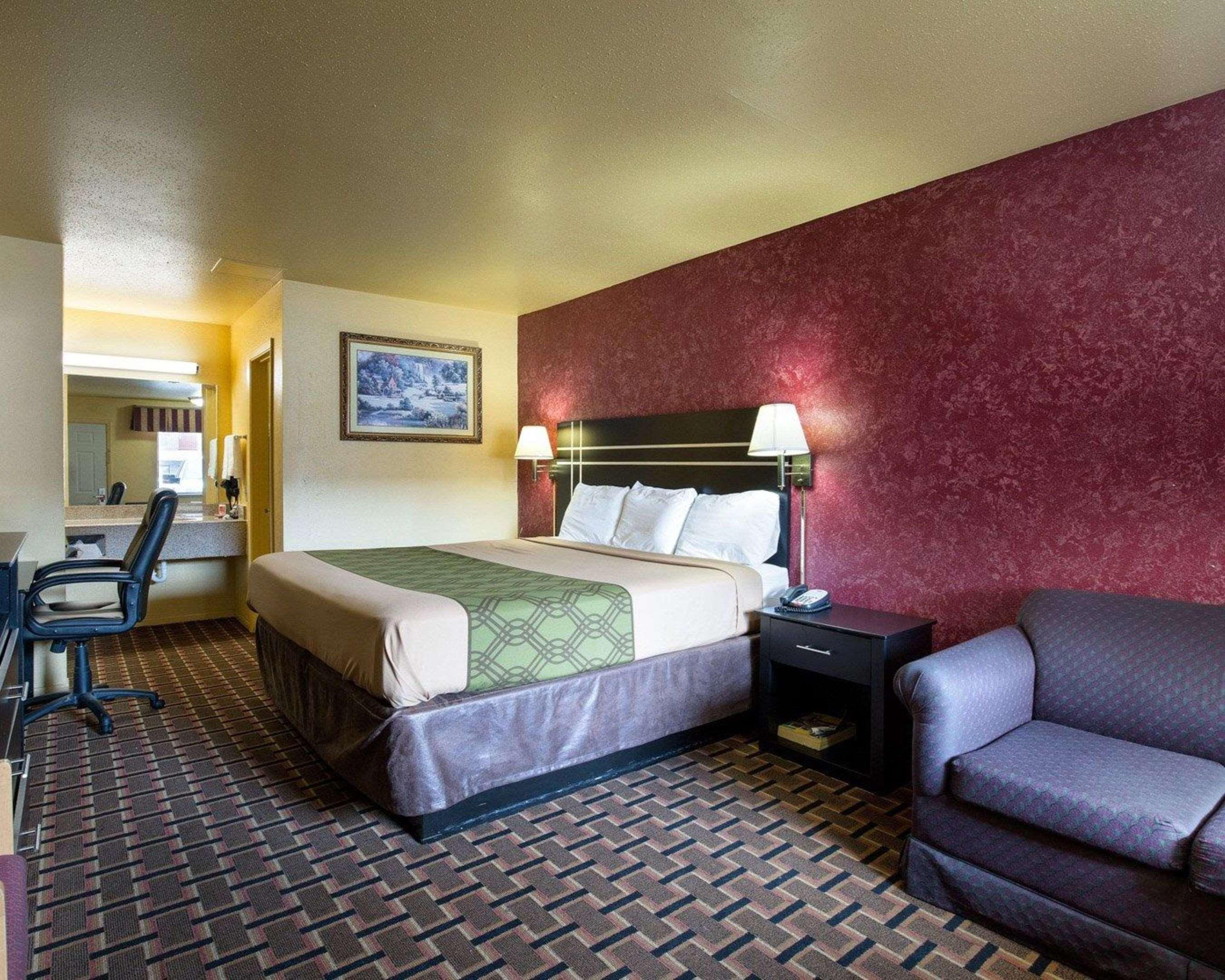 Econo Brookhollow Motel *