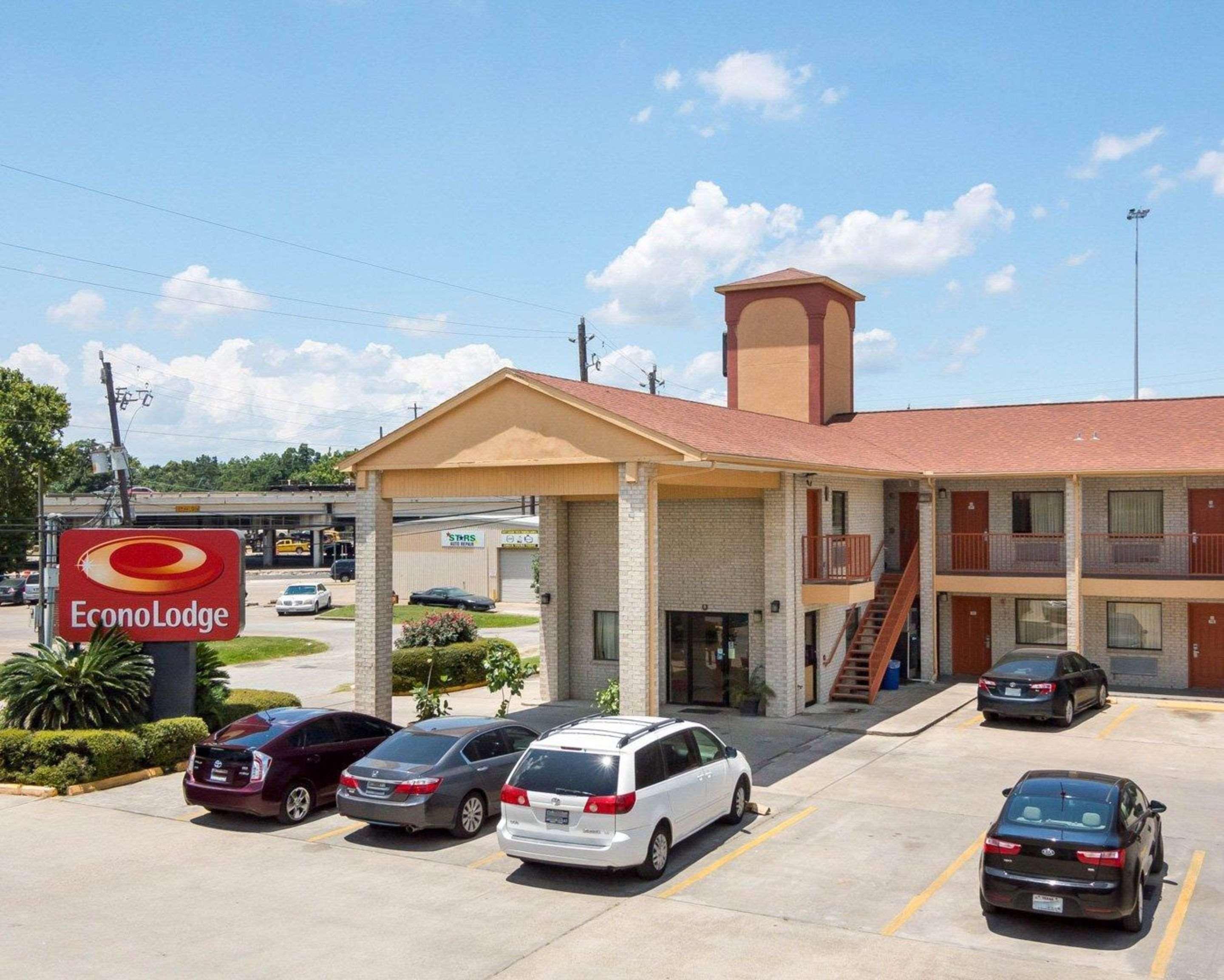 Econo Brookhollow