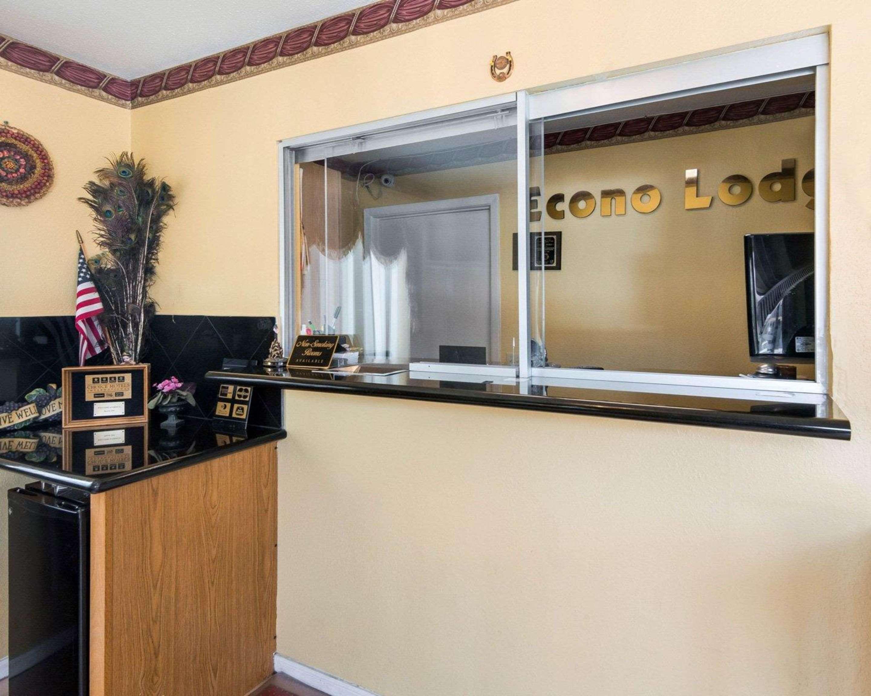 Econo Brookhollow Motel