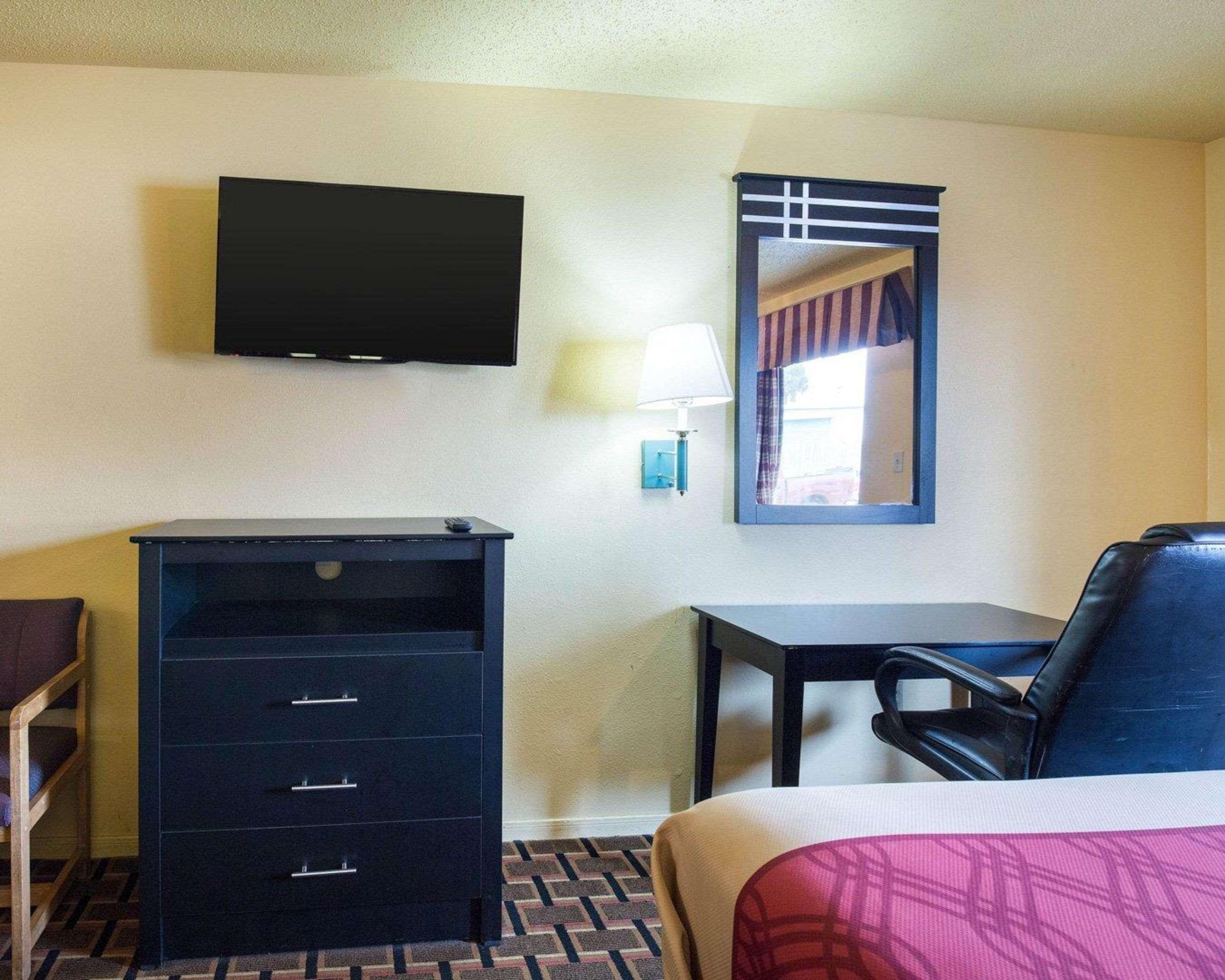 Econo Brookhollow Motel *