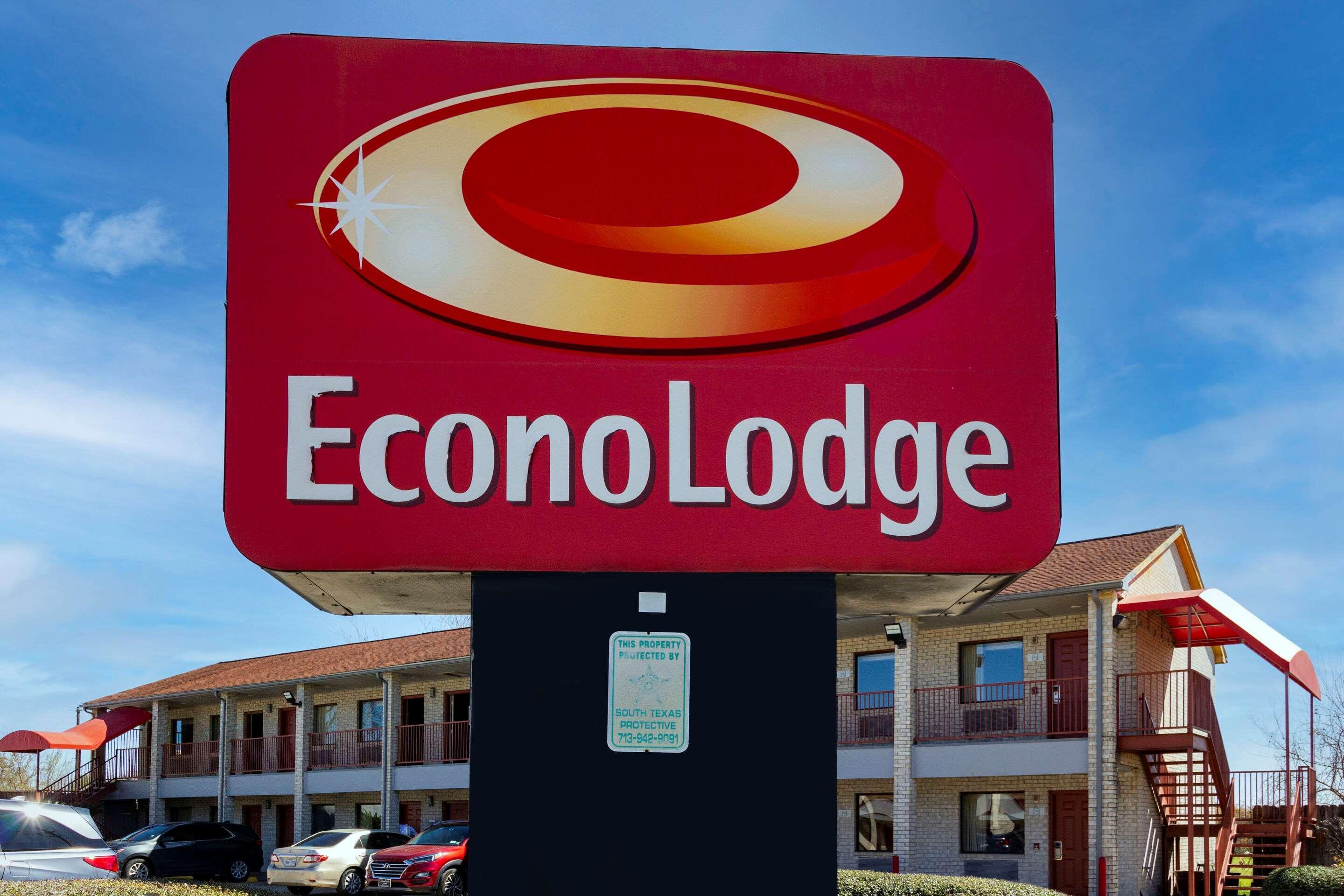 Econo Brookhollow *