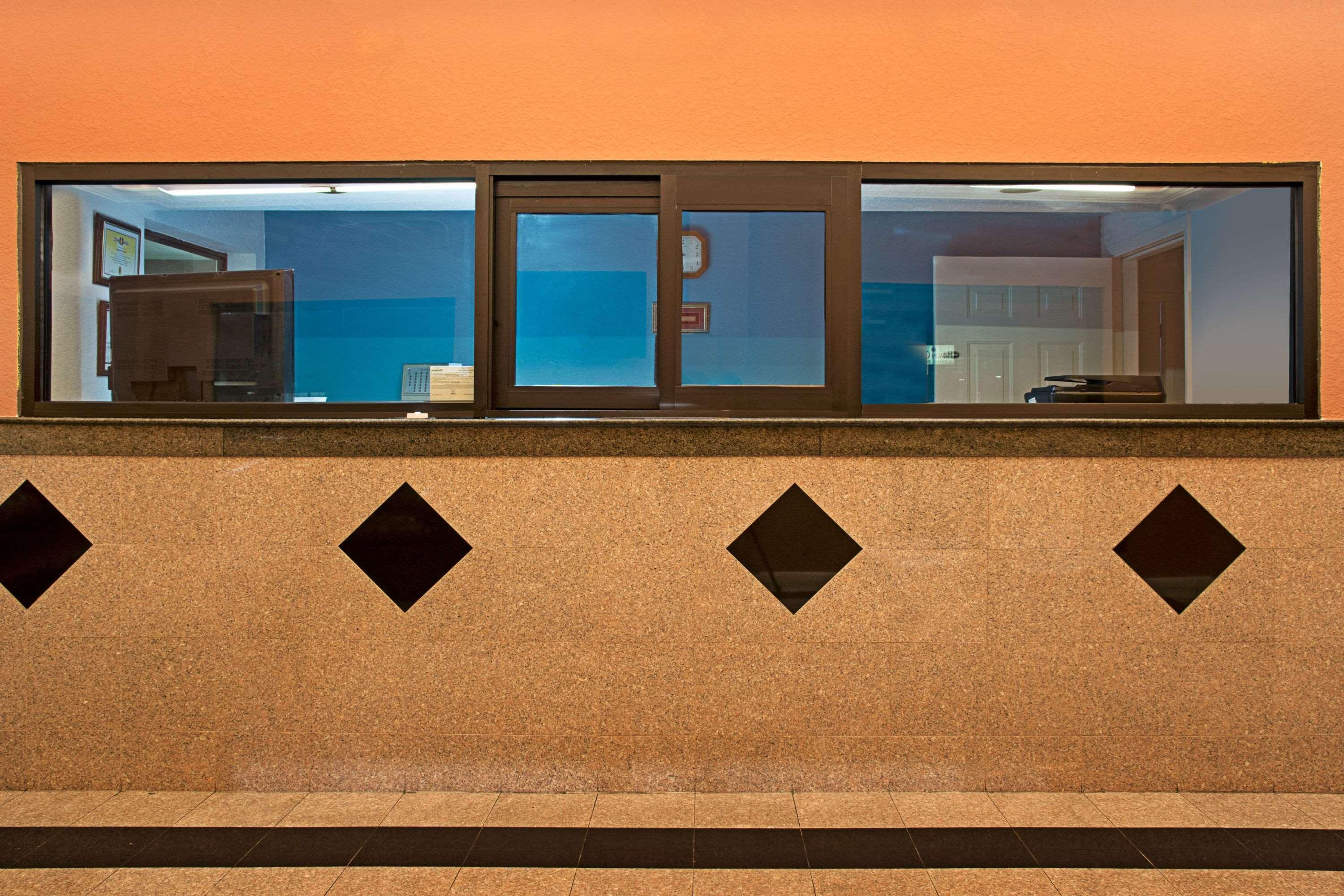 Super 8 By Wyndham Houston/brookhollow Nw Hotel