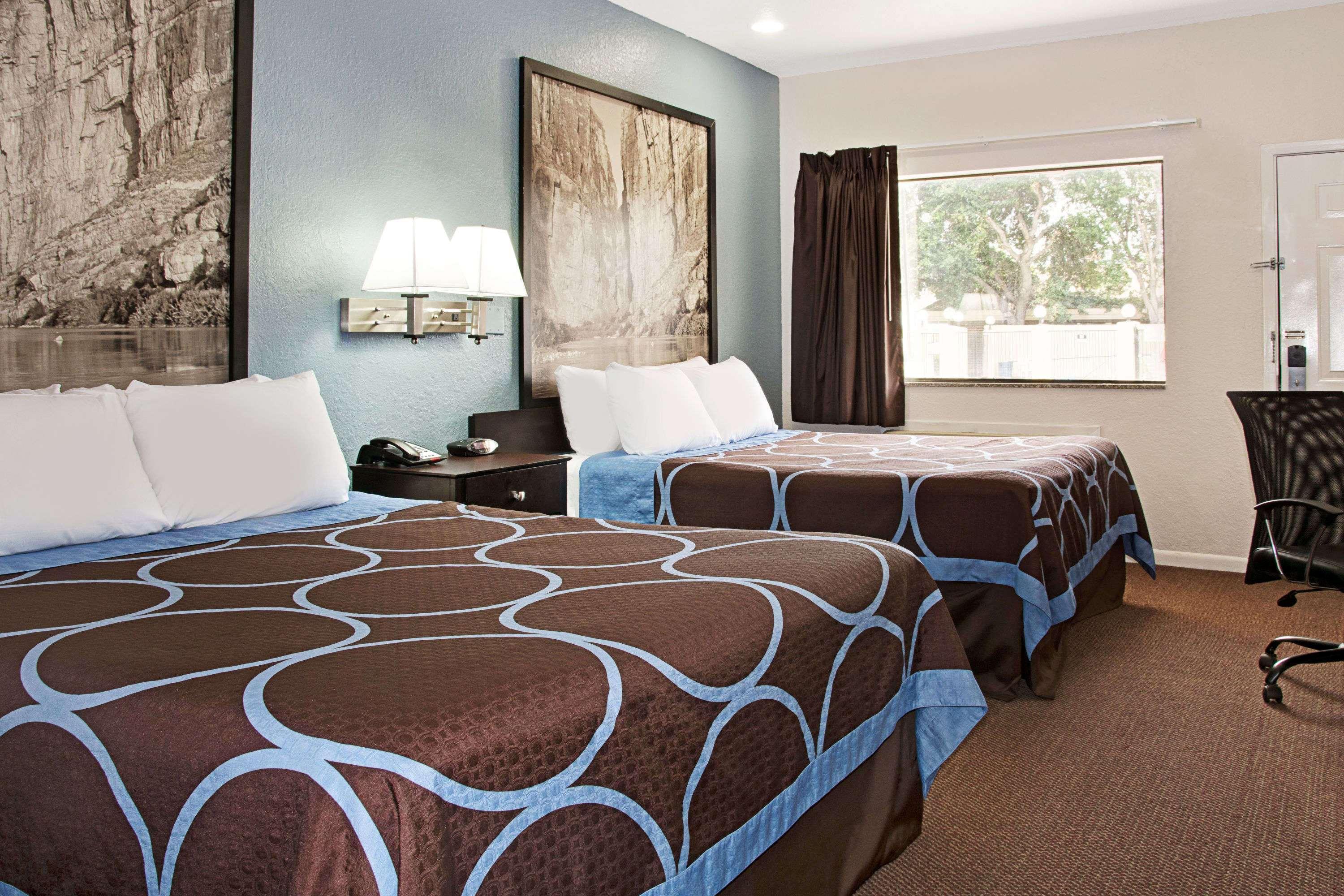 Super 8 By Wyndham Houston/brookhollow Nw 2* Houston