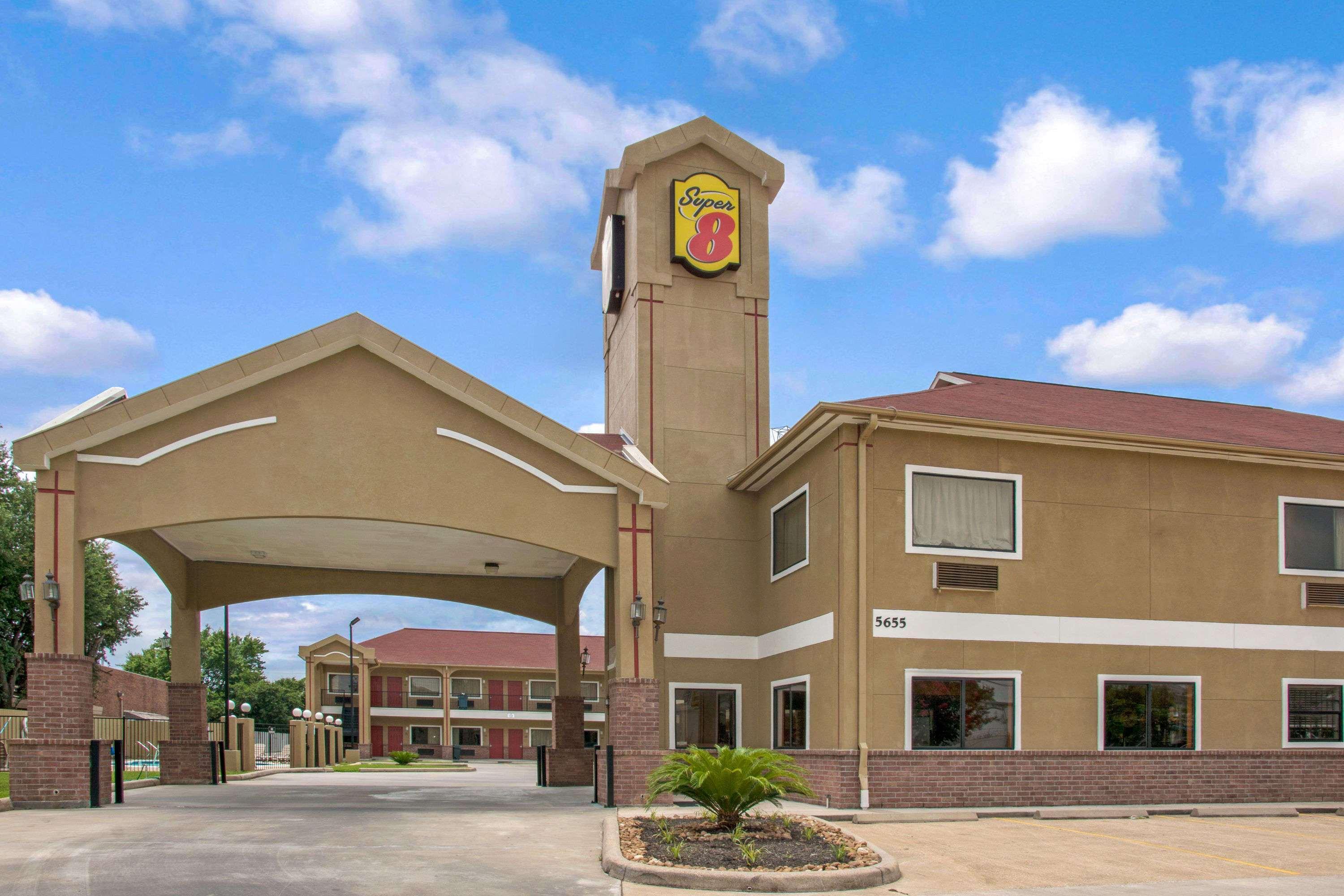 Hotel Super 8 By Wyndham Houston/brookhollow Nw 2*