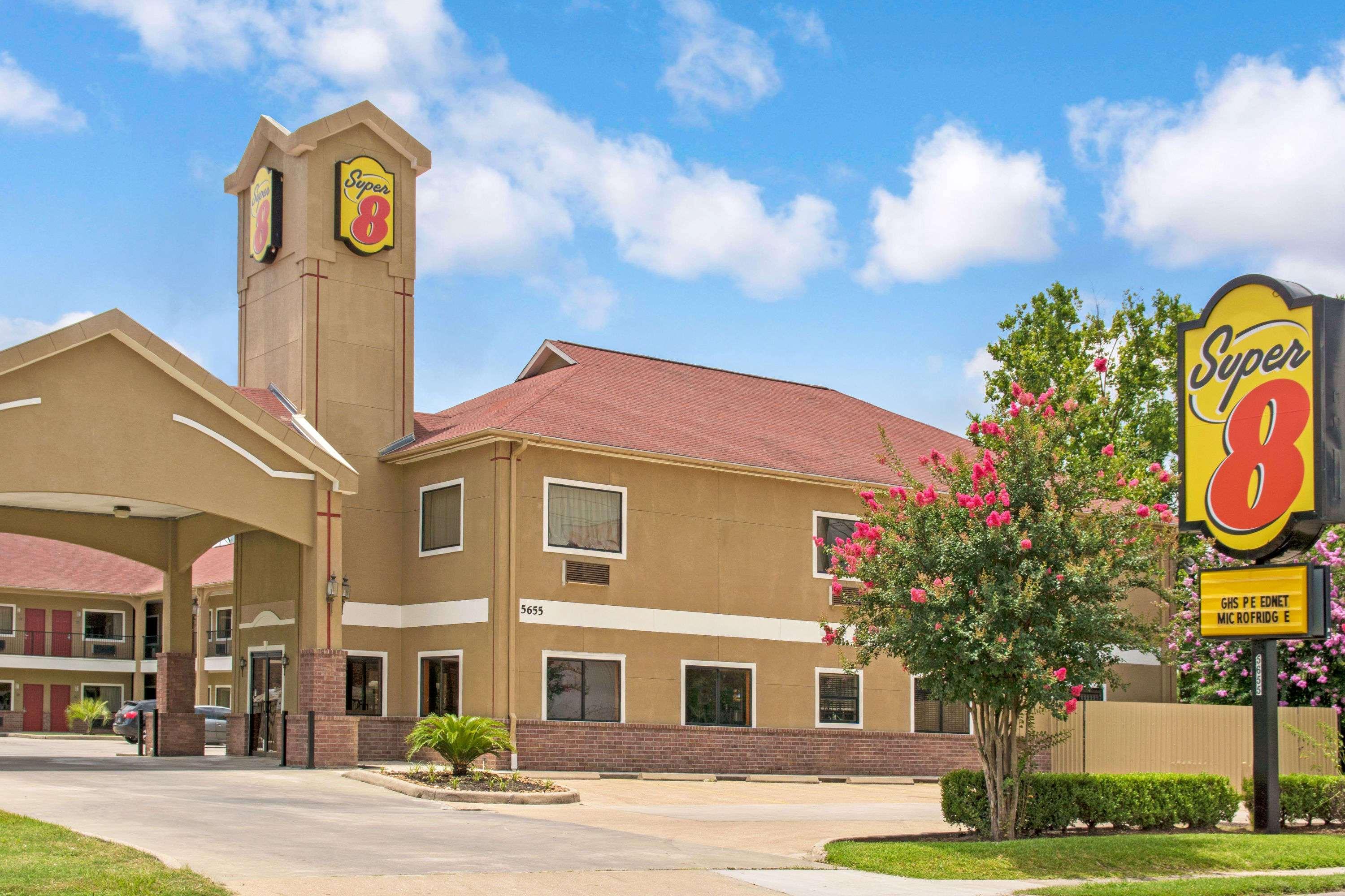 Hotel Super 8 By Wyndham Houston/brookhollow Nw 2*