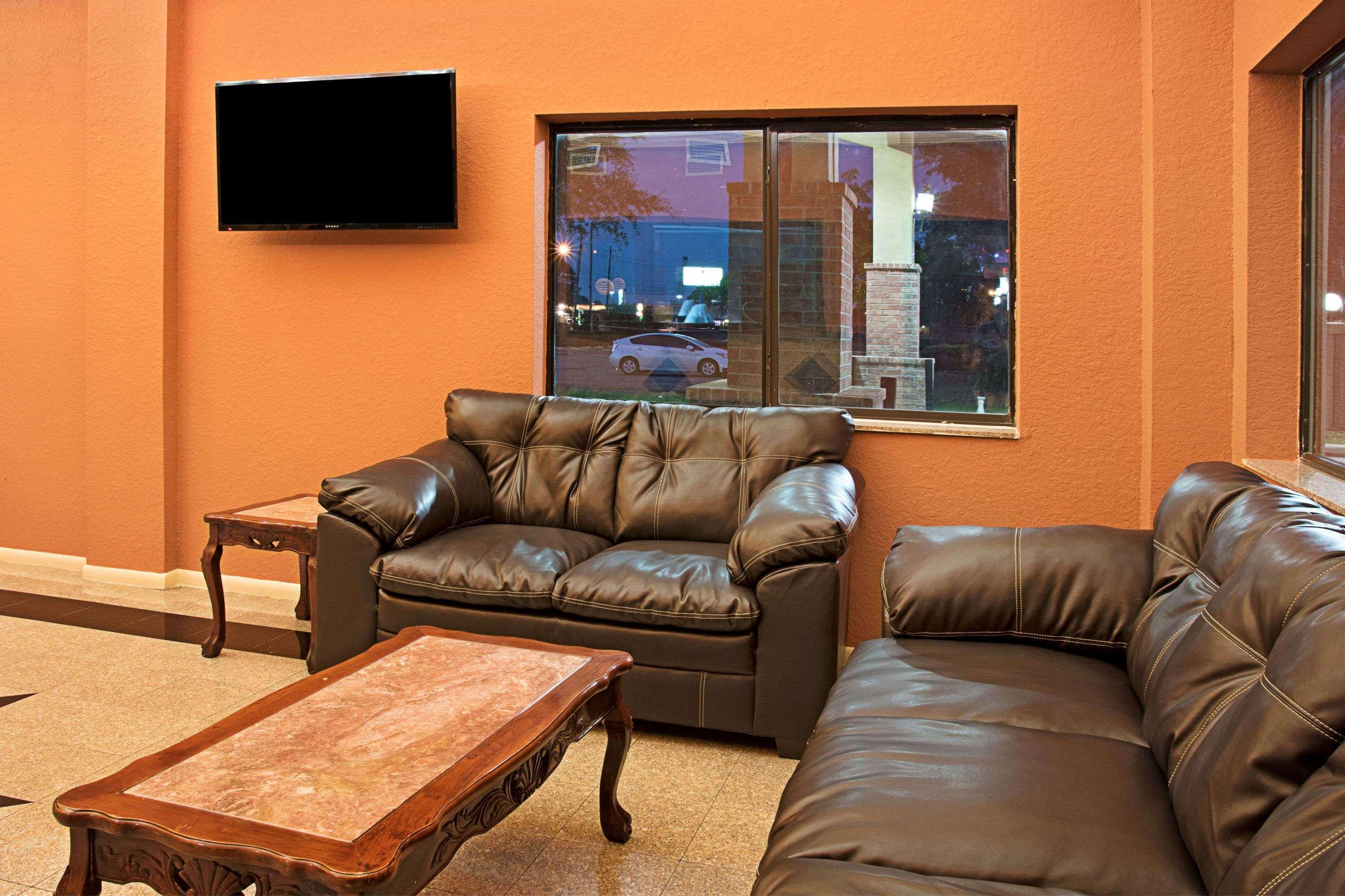 Super 8 By Wyndham Houston/brookhollow Nw Hotel