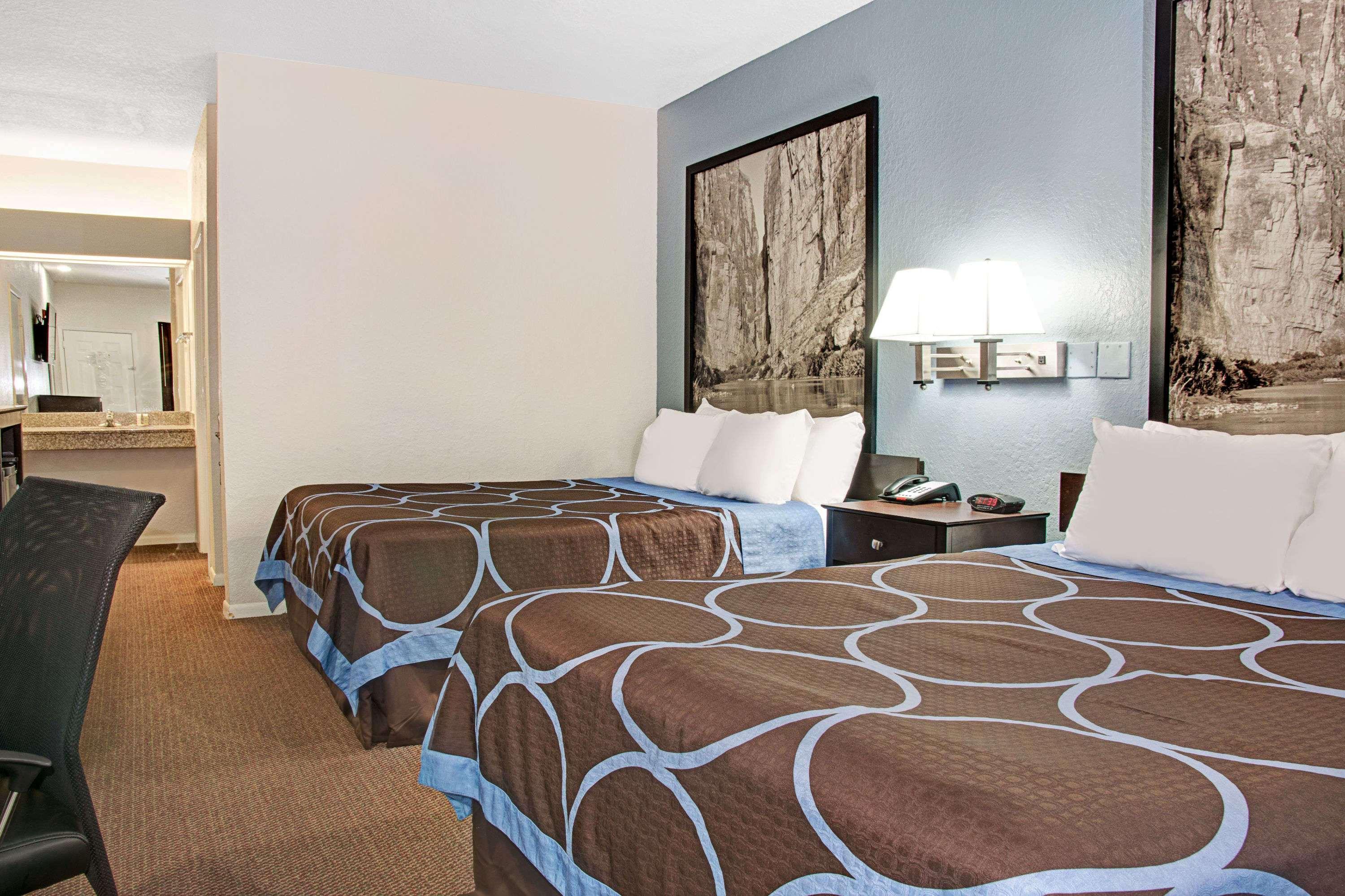 Super 8 By Wyndham Houston/brookhollow Nw Hotel Houston