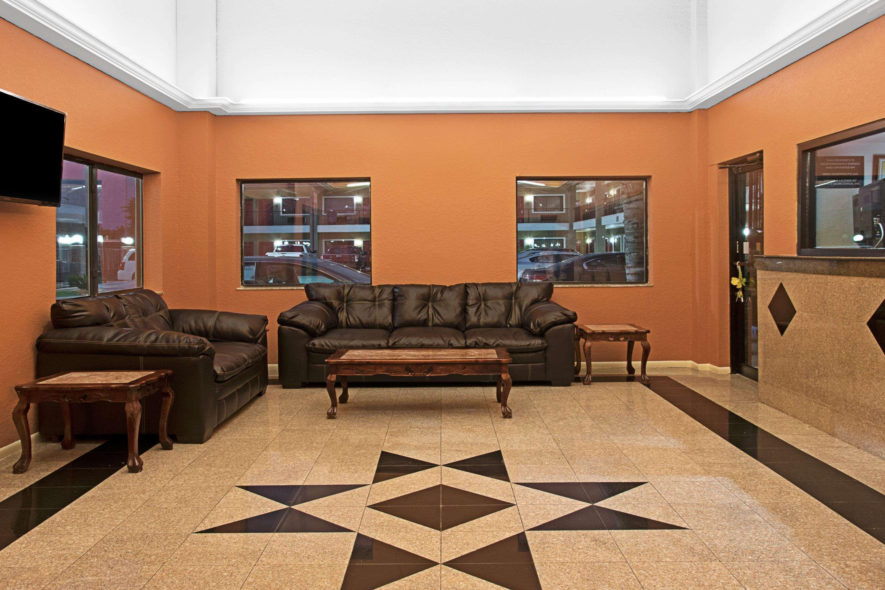 Super 8 By Wyndham Houston/brookhollow Nw Hotel