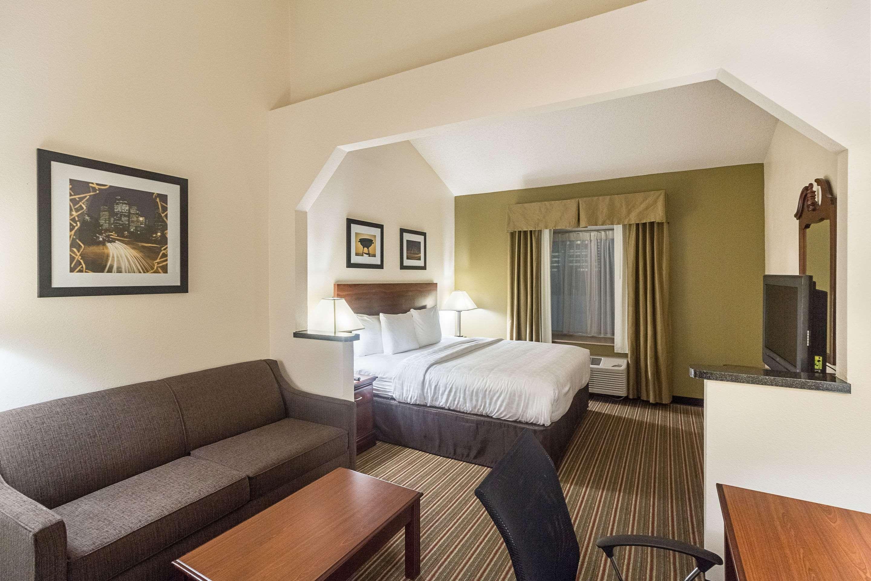 Hotel Quality & West Chase 2*
