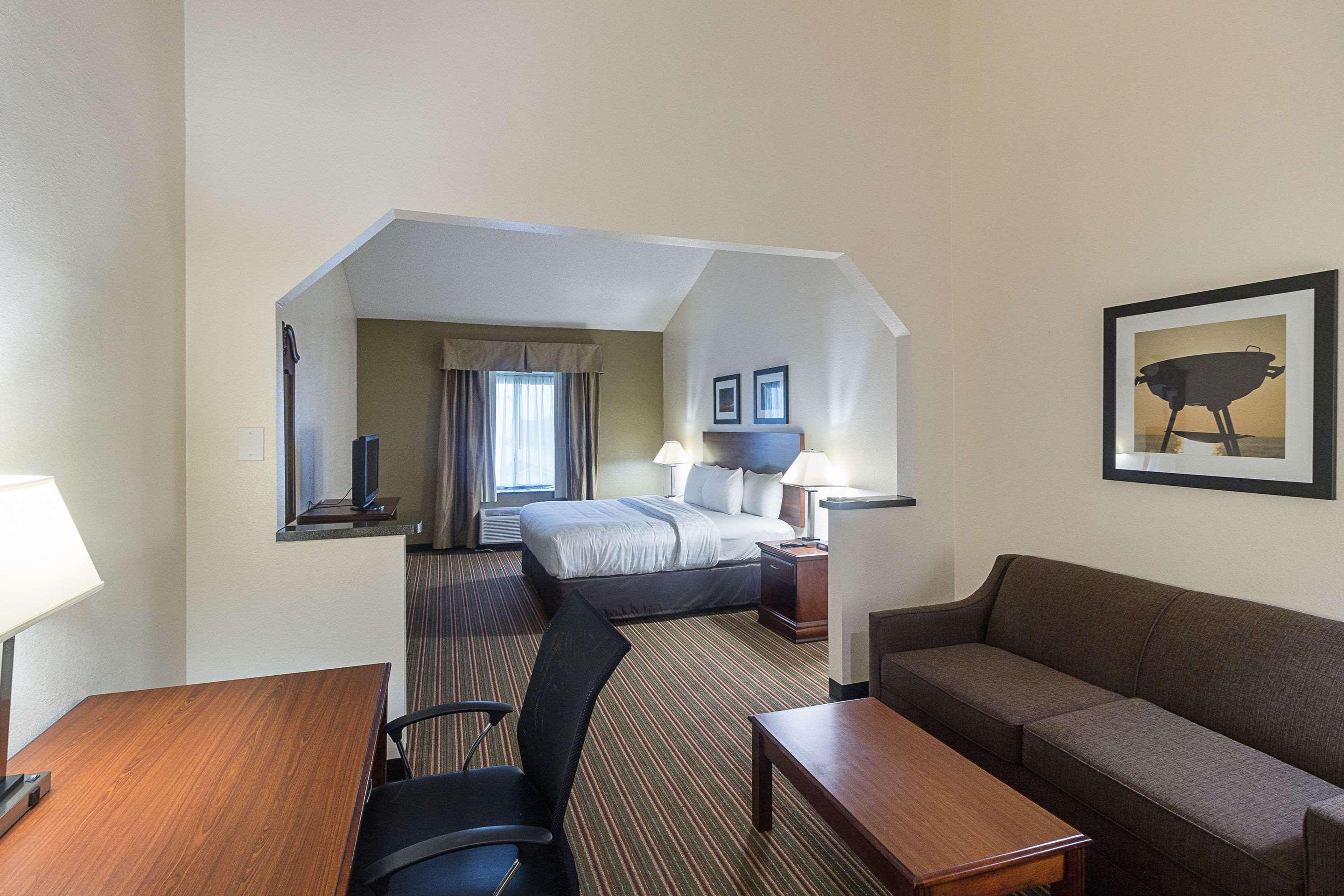 Quality & West Chase Hotel