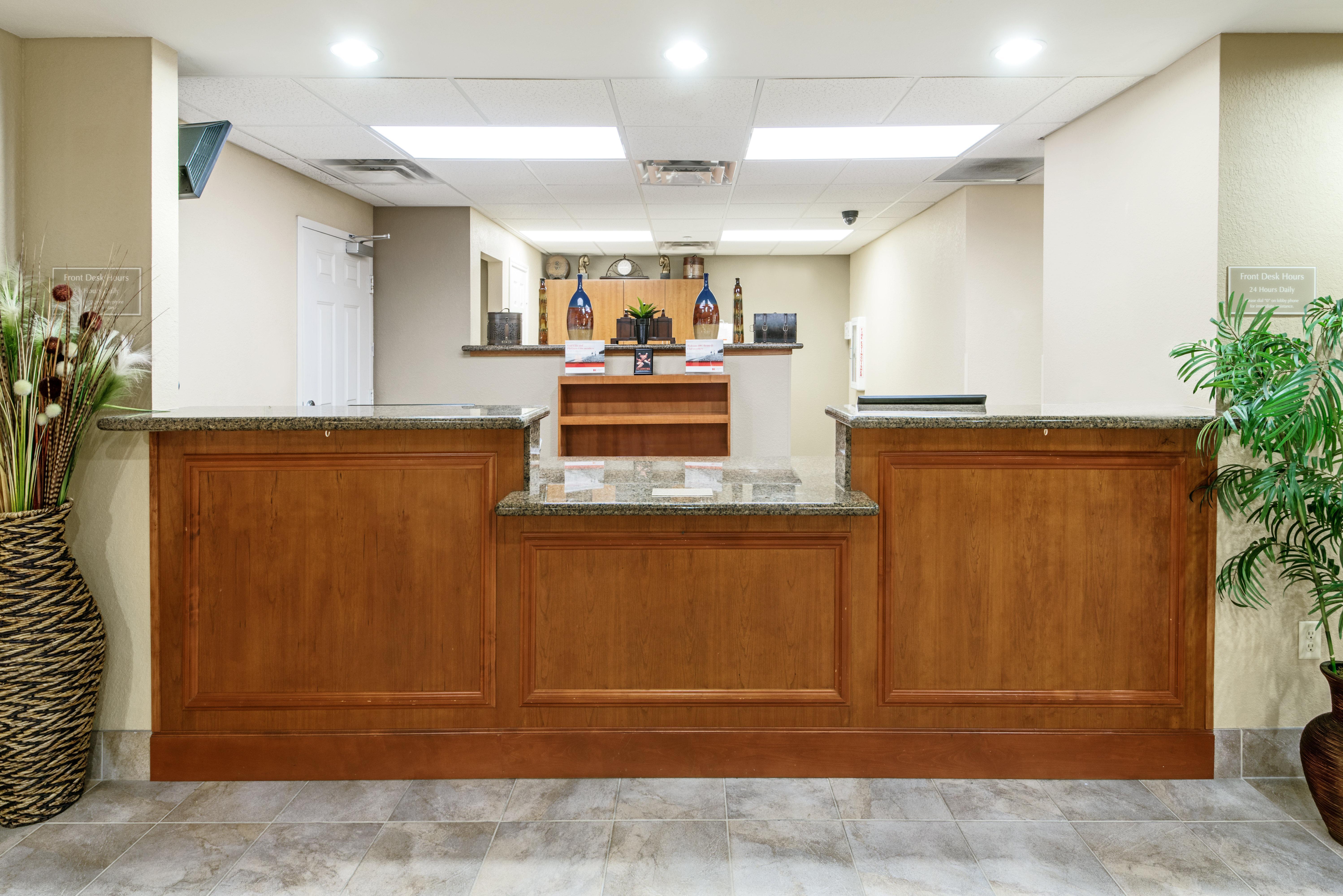 Candlewood Nw - Willowbrook, An Ihg Hotel