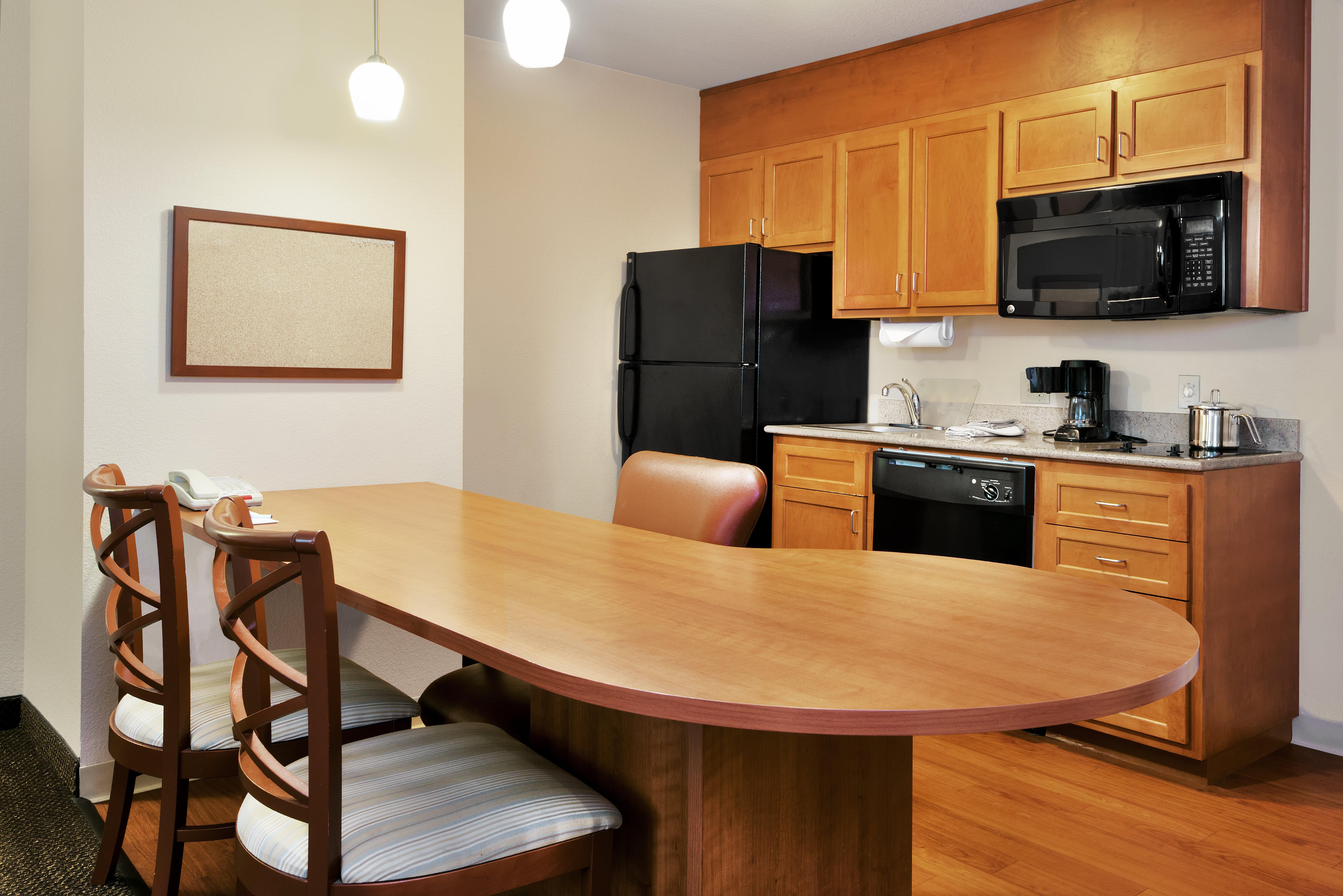 Candlewood Nw - Willowbrook, An Ihg Hotel 2*