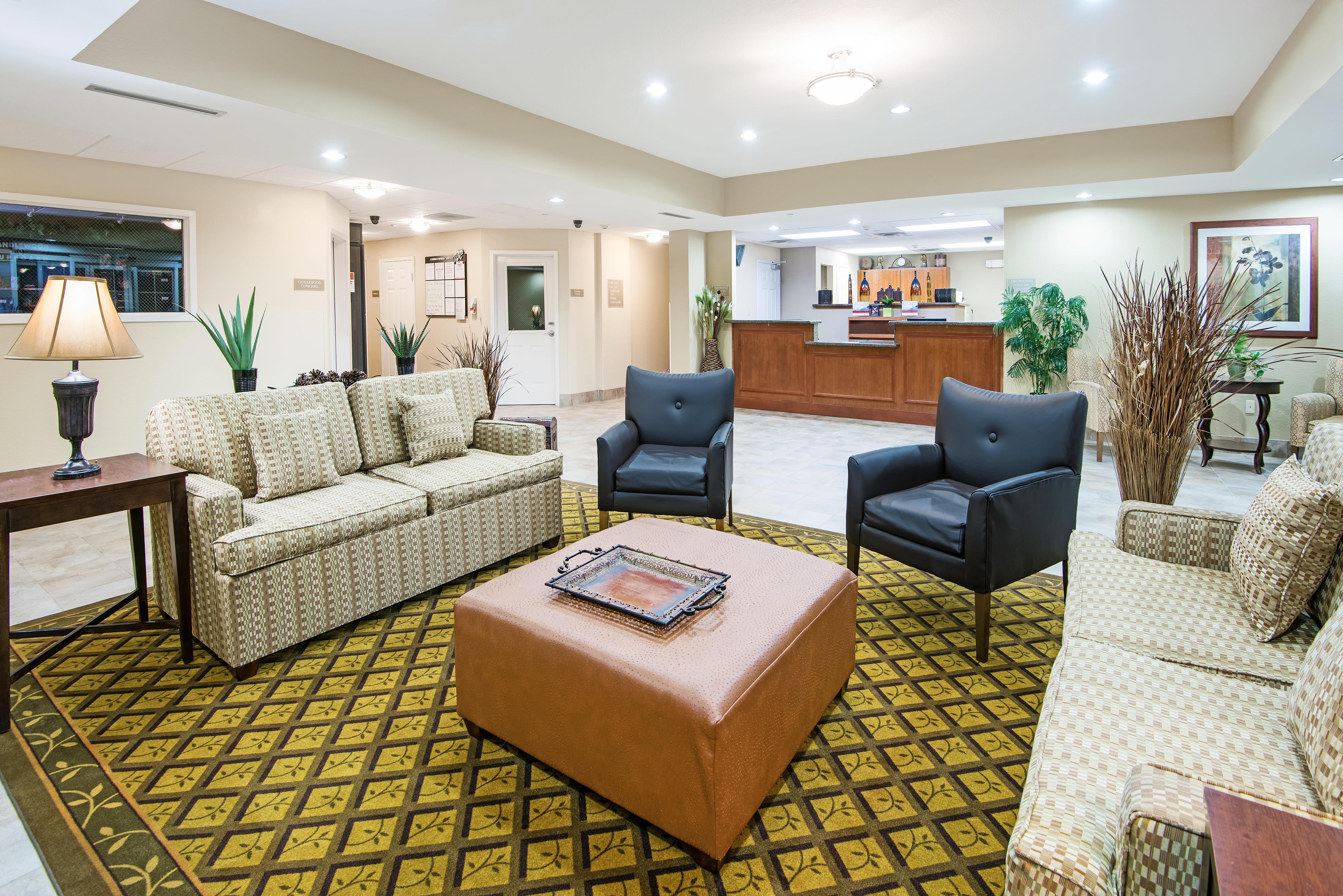 Candlewood Nw - Willowbrook, An Ihg