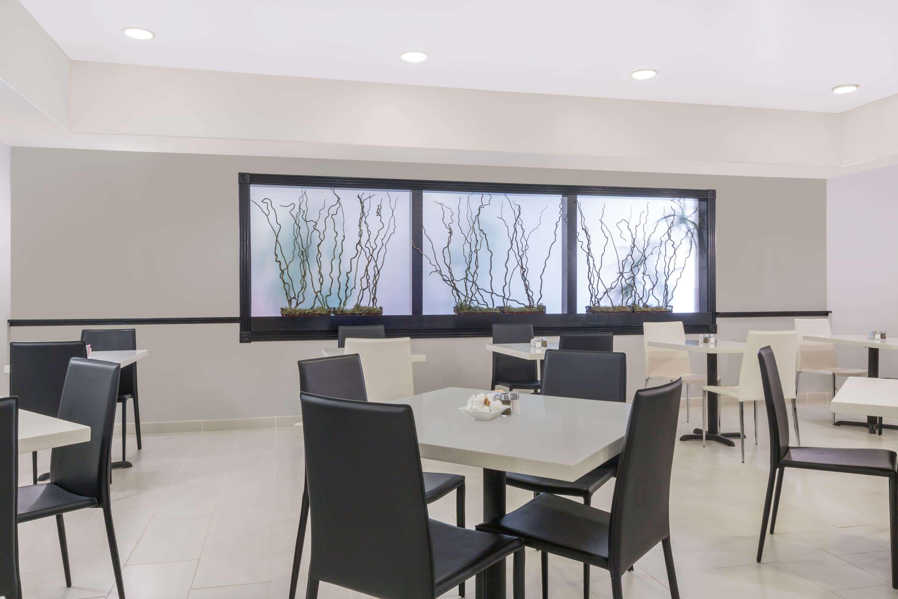 Wyndham Garden Willowbrook 3*