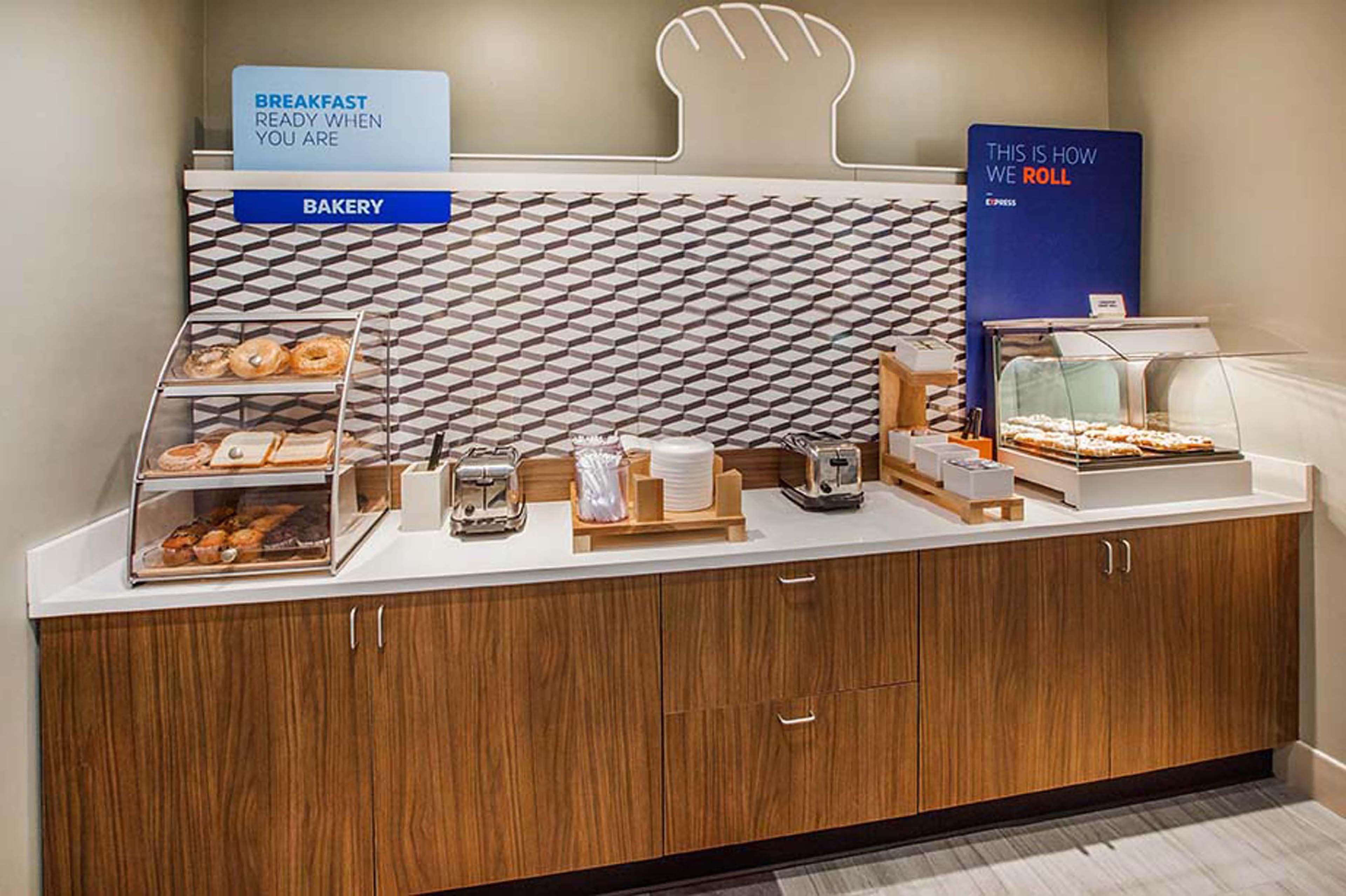 Holiday Express & - Memorial Park Area By Ihg