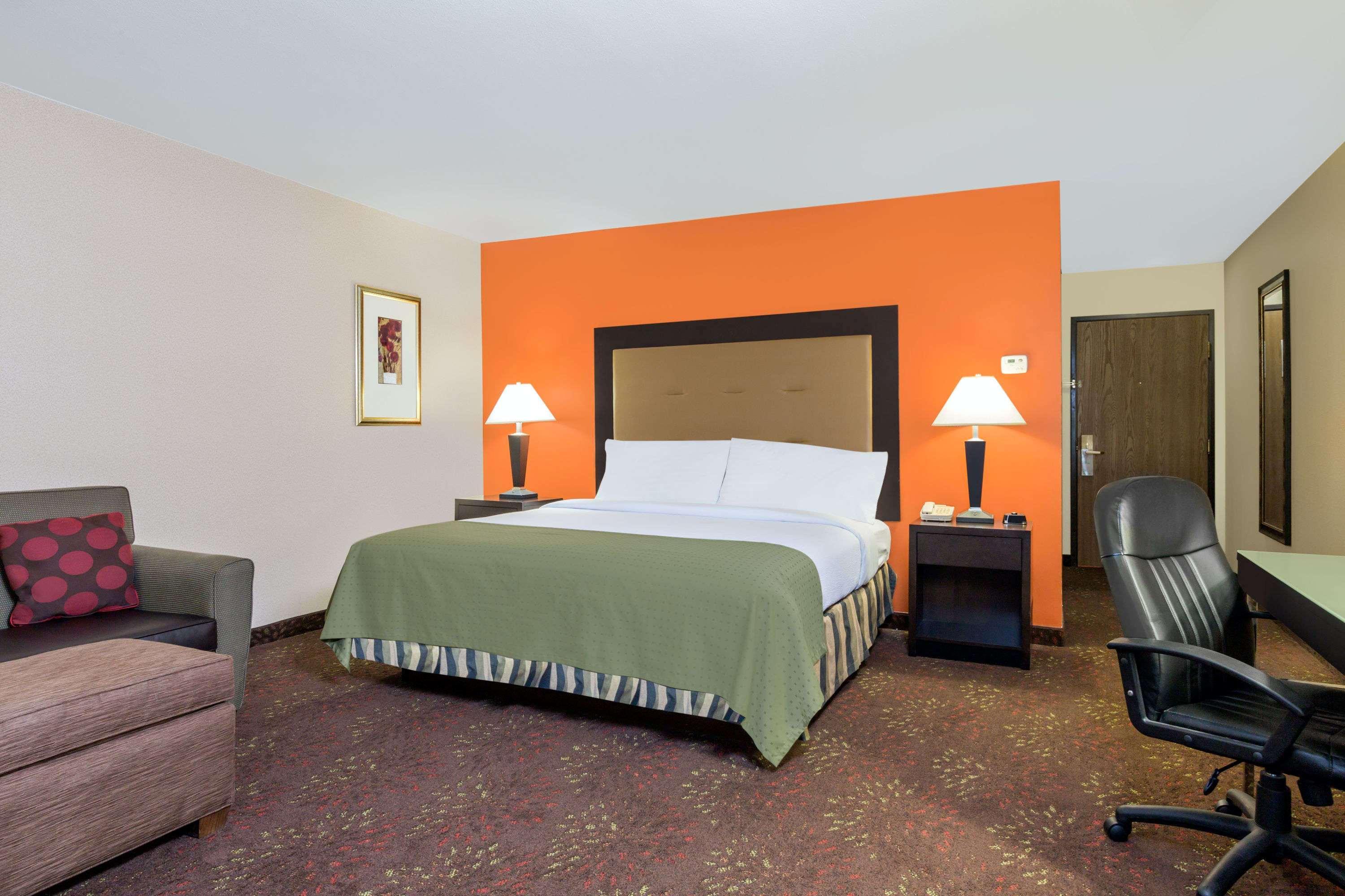 Hotel Wyndham Garden Willowbrook 3*