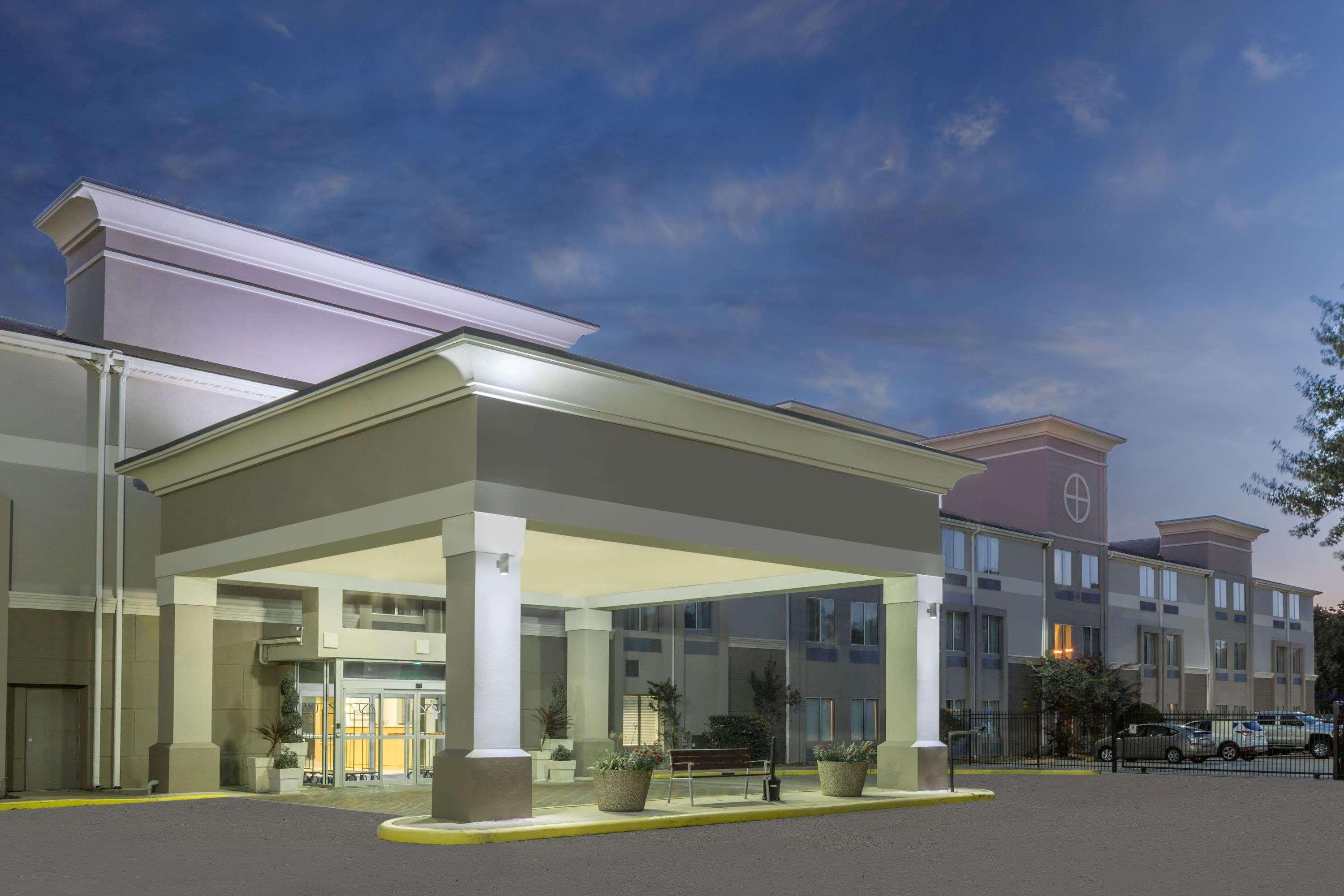 Hotel Wyndham Garden Willowbrook 3*