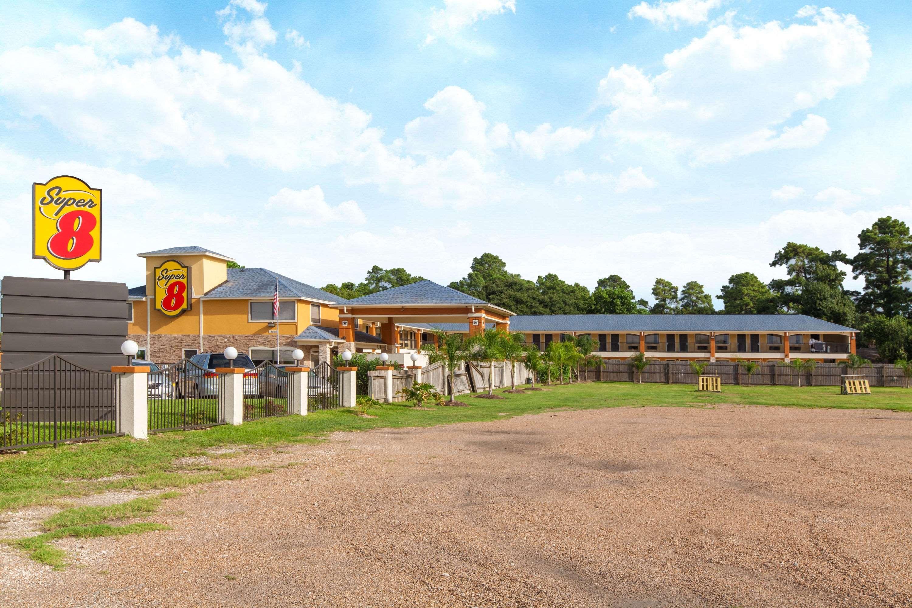 Super 8 By Wyndham Houston/willowbrook Hwy 249 Hotel 2*