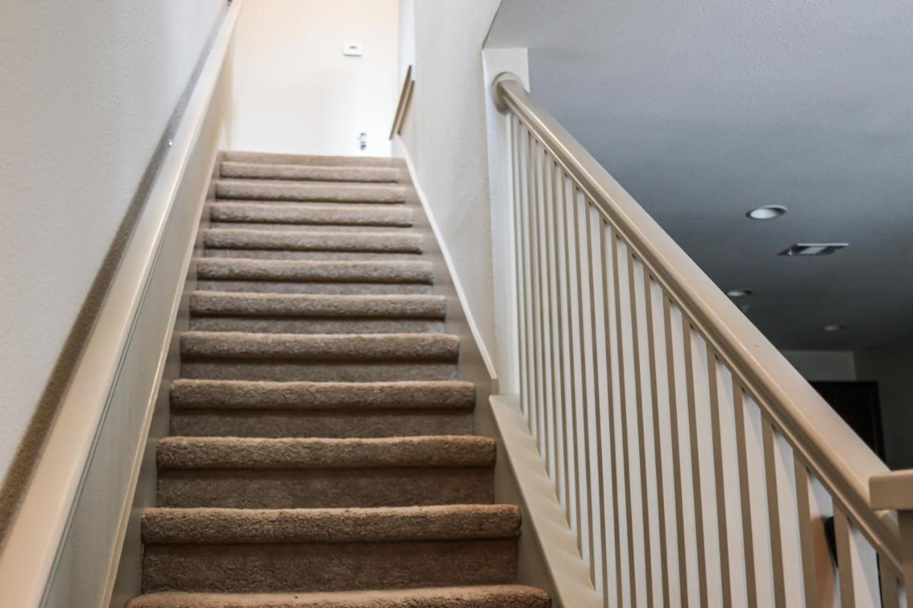 3-story Townhome In Memorial City, Attached Garage Houston