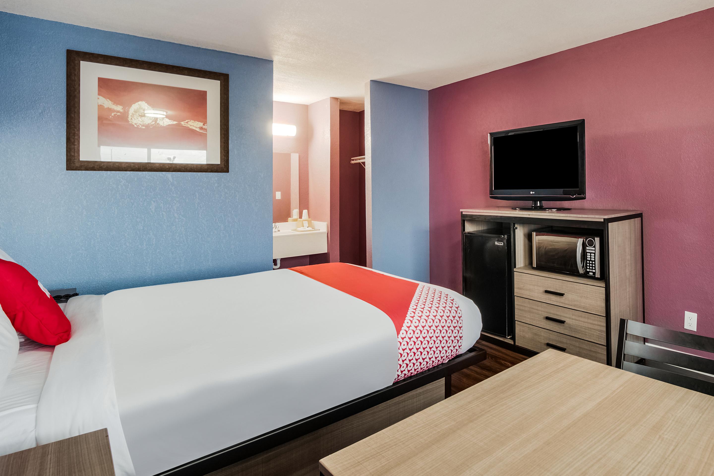 Oyo N Fm-1960 Champions Tx Hotel 2*