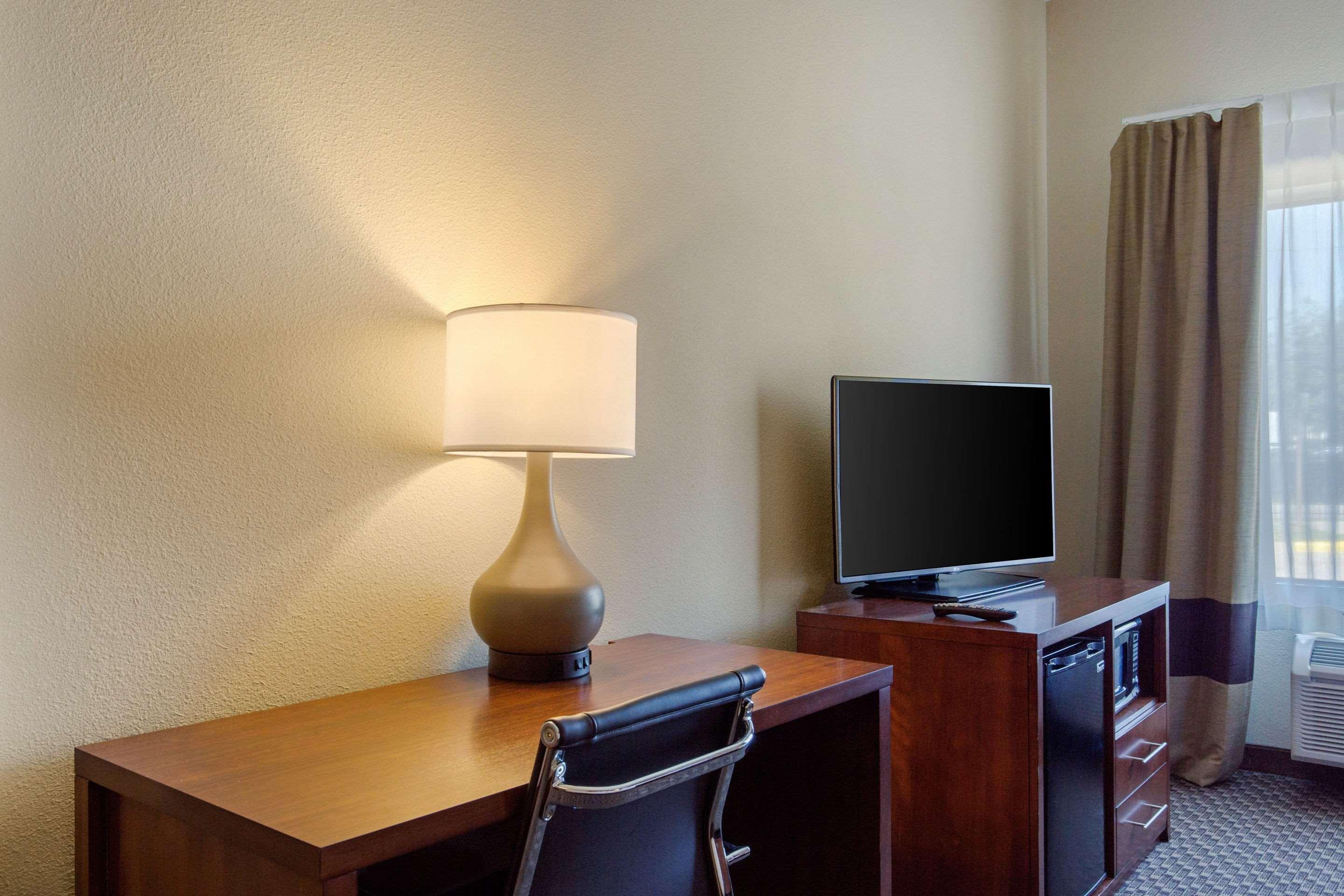 Hotel Comfort & Sw Sugarland 2*