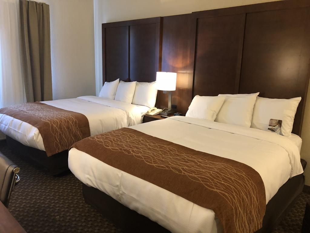 Hotel Comfort & Sw Sugarland 2*