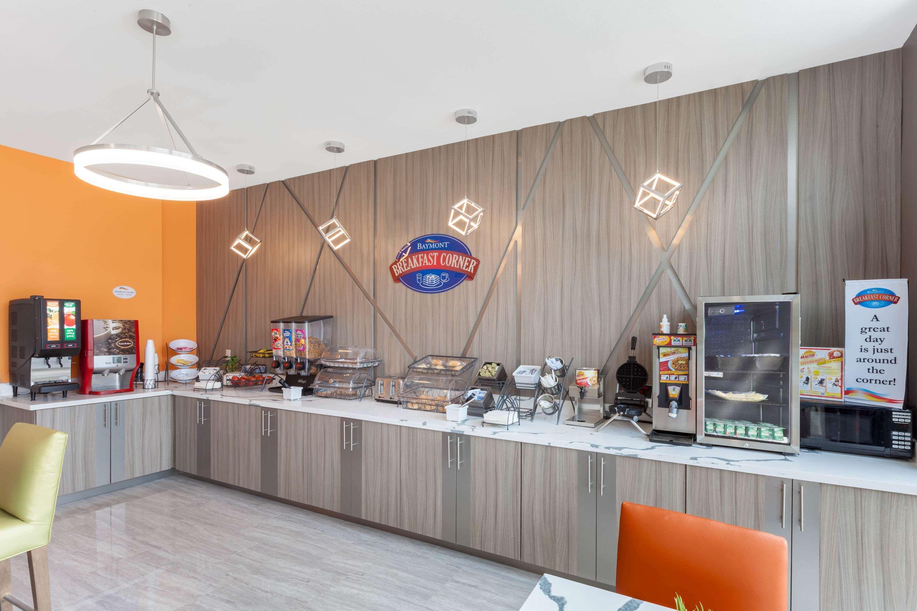 Baymont By Wyndham Hobby Airport Hotel 3*