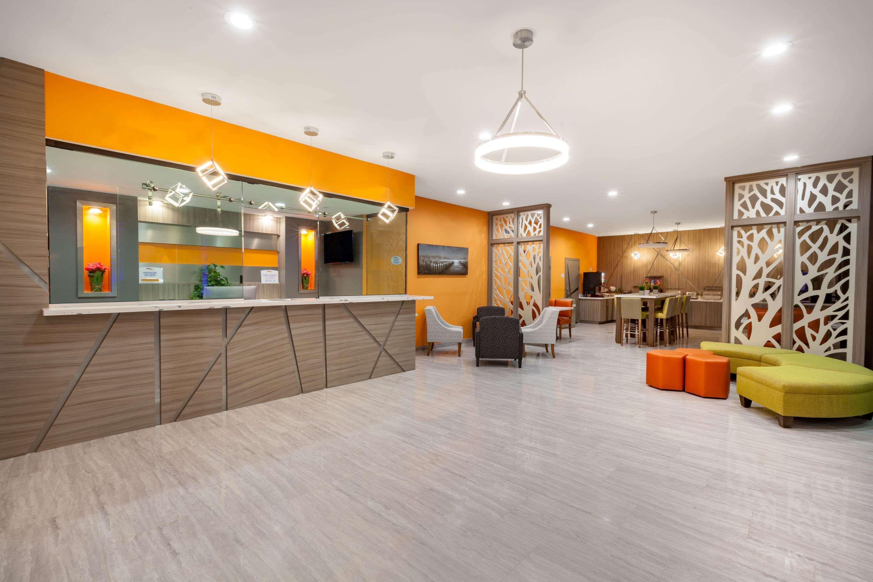 Hotel Baymont By Wyndham Hobby Airport 3*