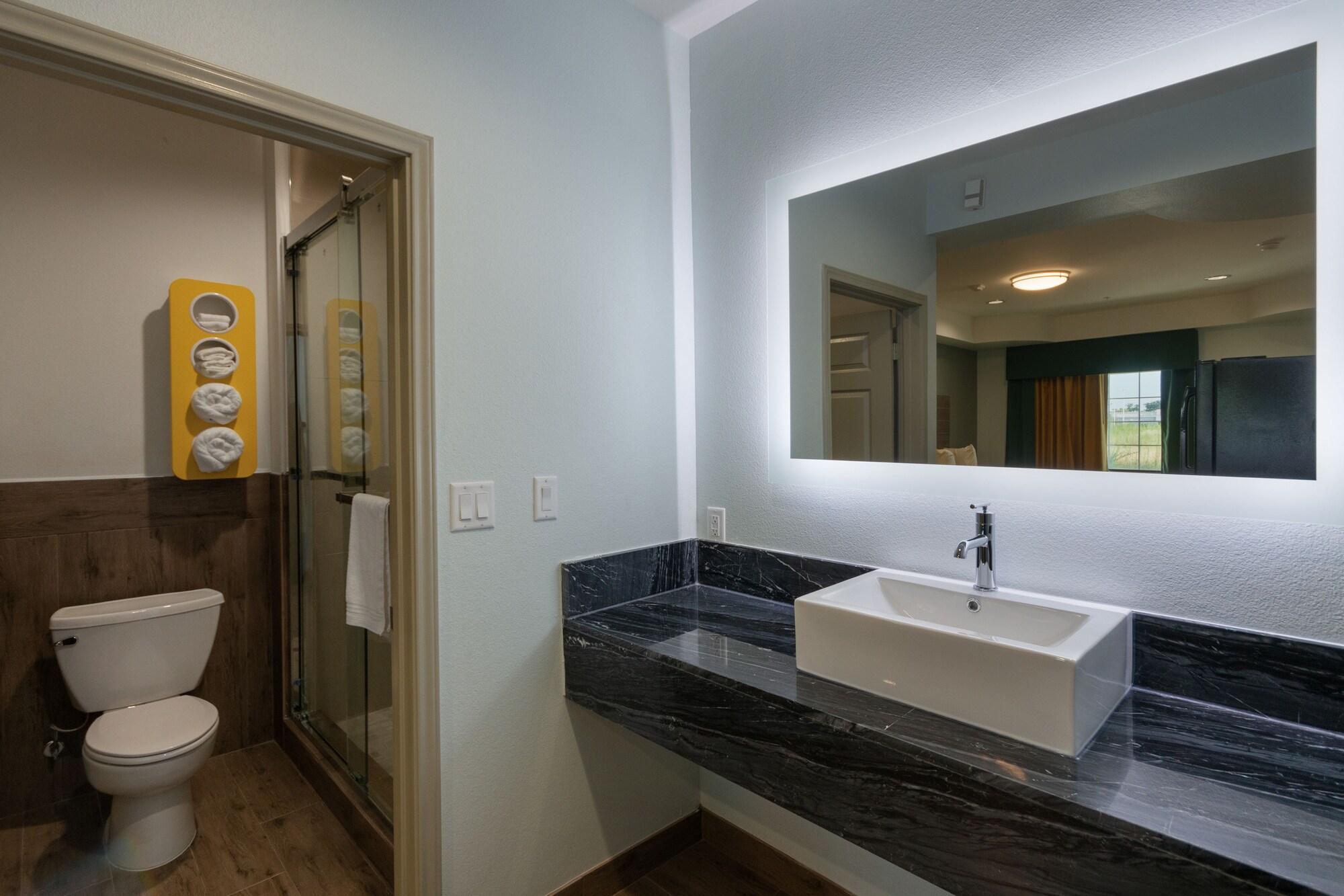 Baymont By Wyndham Kingwood Hotel 2*