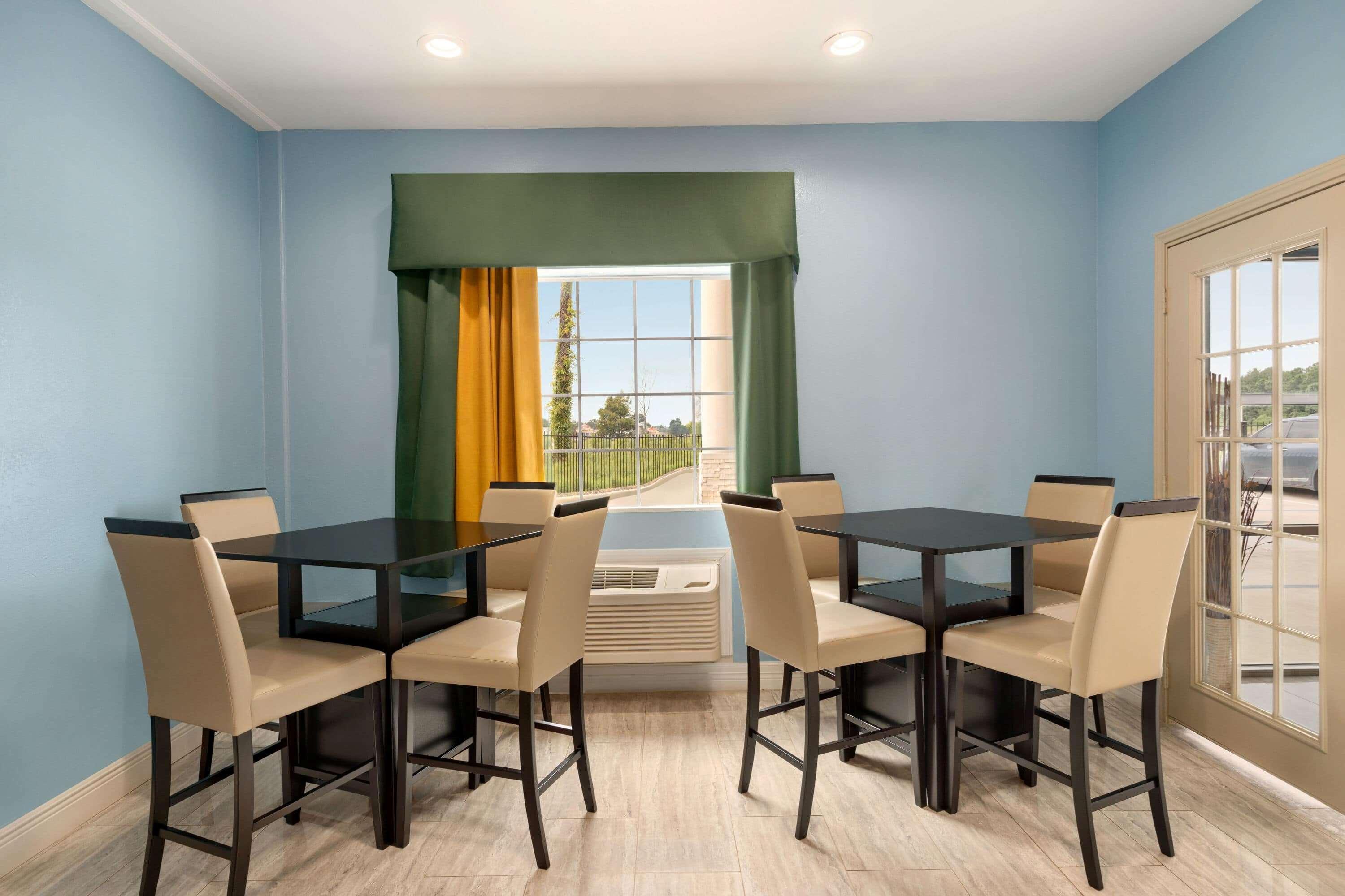 Baymont By Wyndham Kingwood 2*