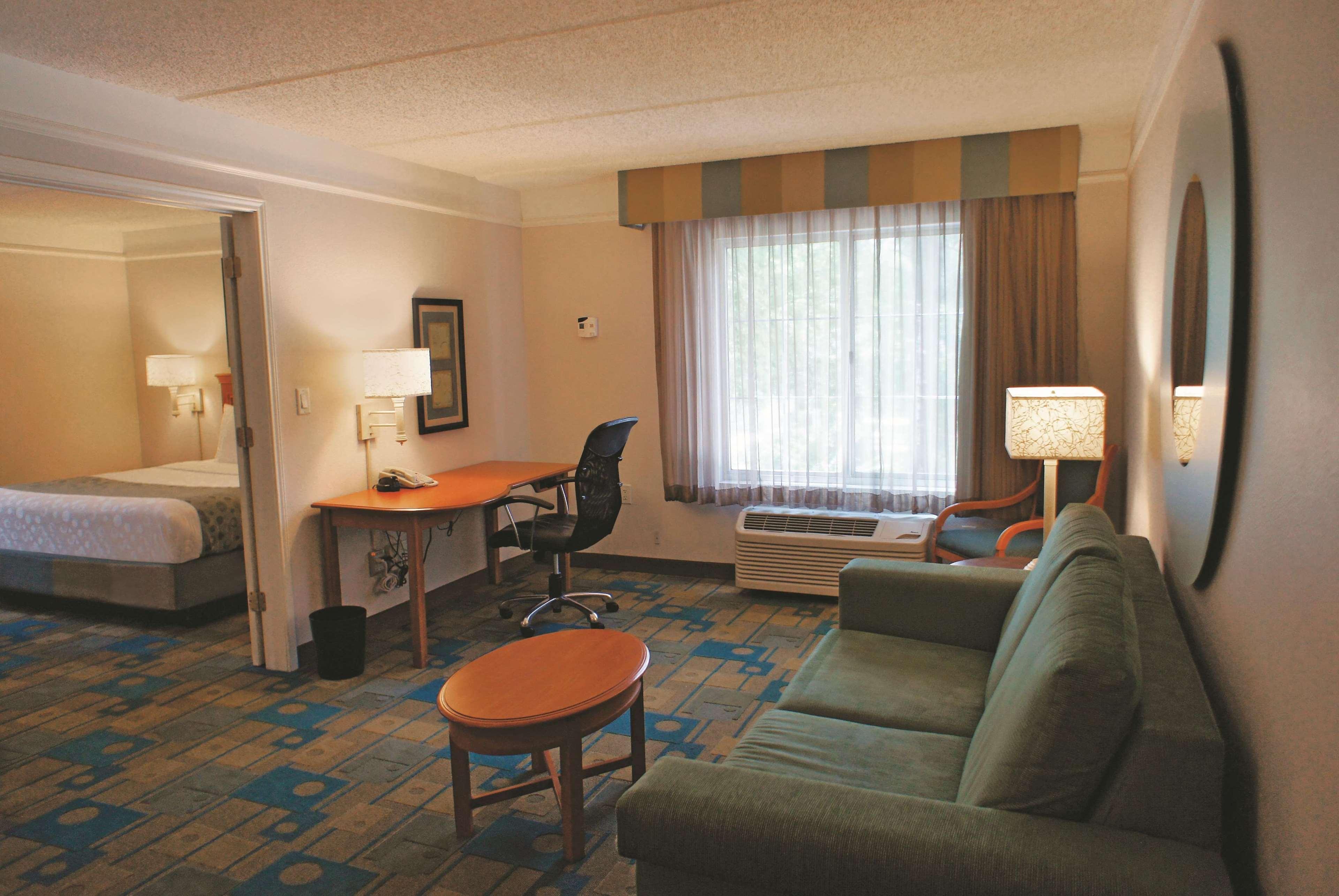 La Quinta & By Wyndham Bush Iah South