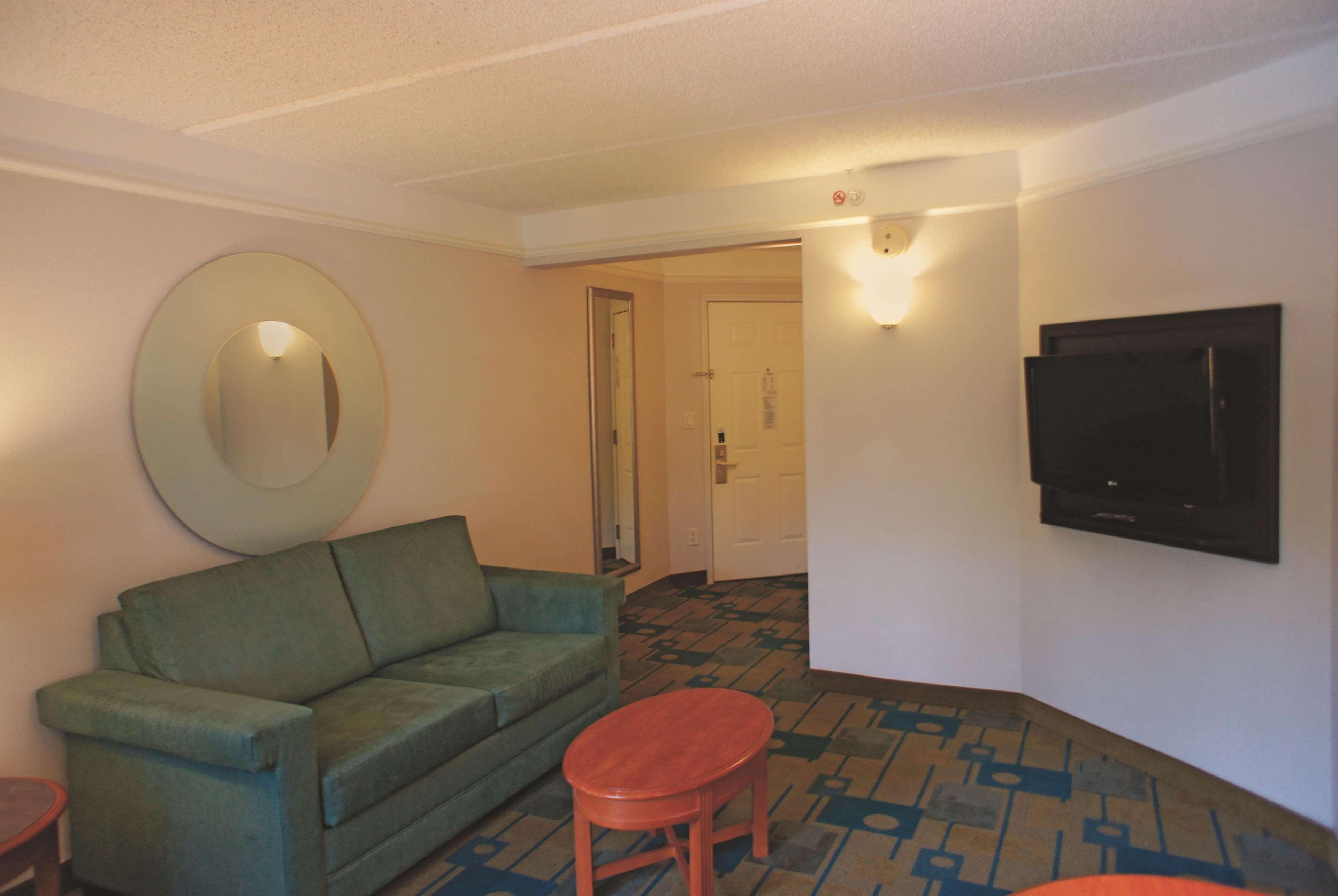 La Quinta & By Wyndham Bush Iah South Hotel 3*