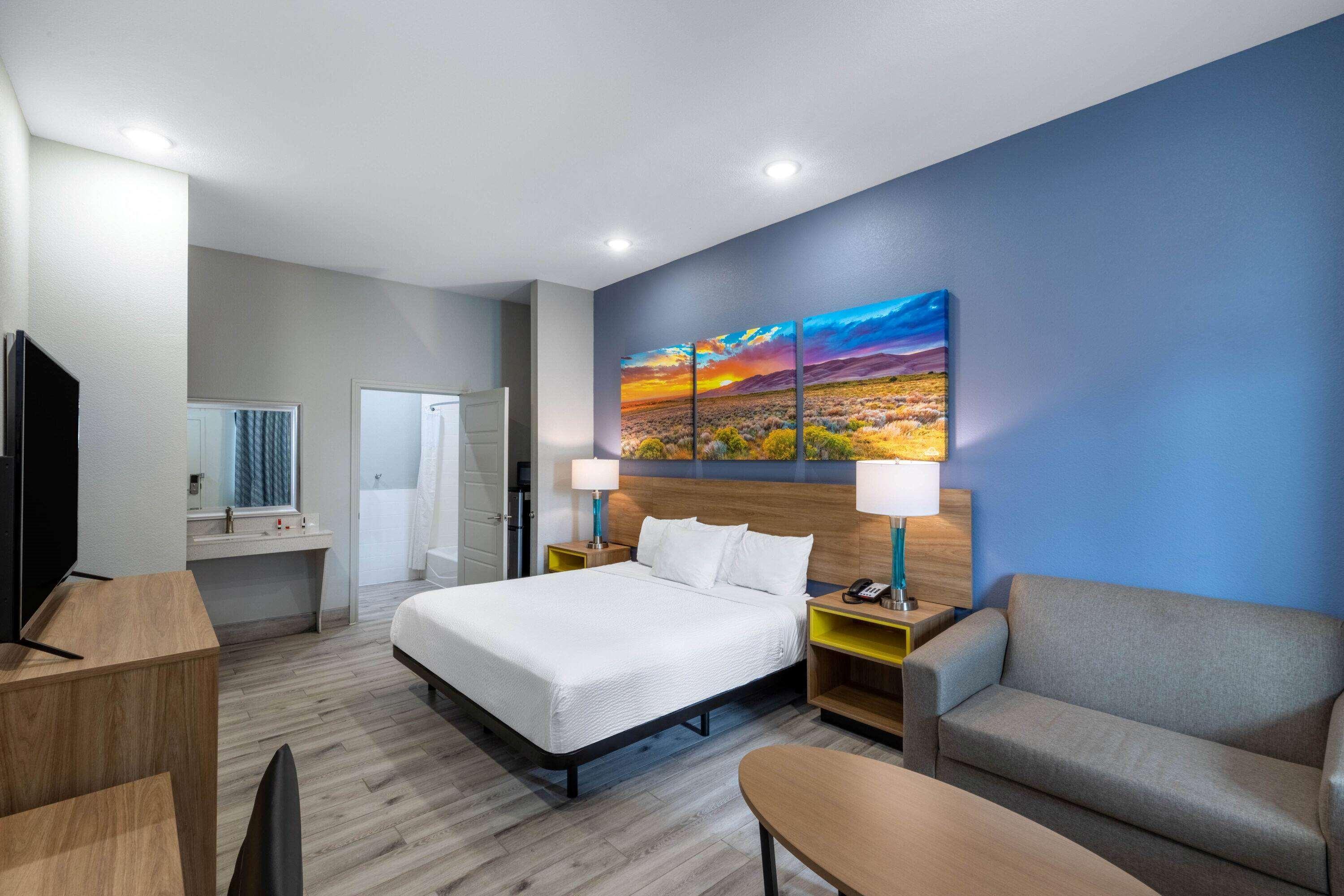 Days & By Wyndham Downtown/university Of Houston
