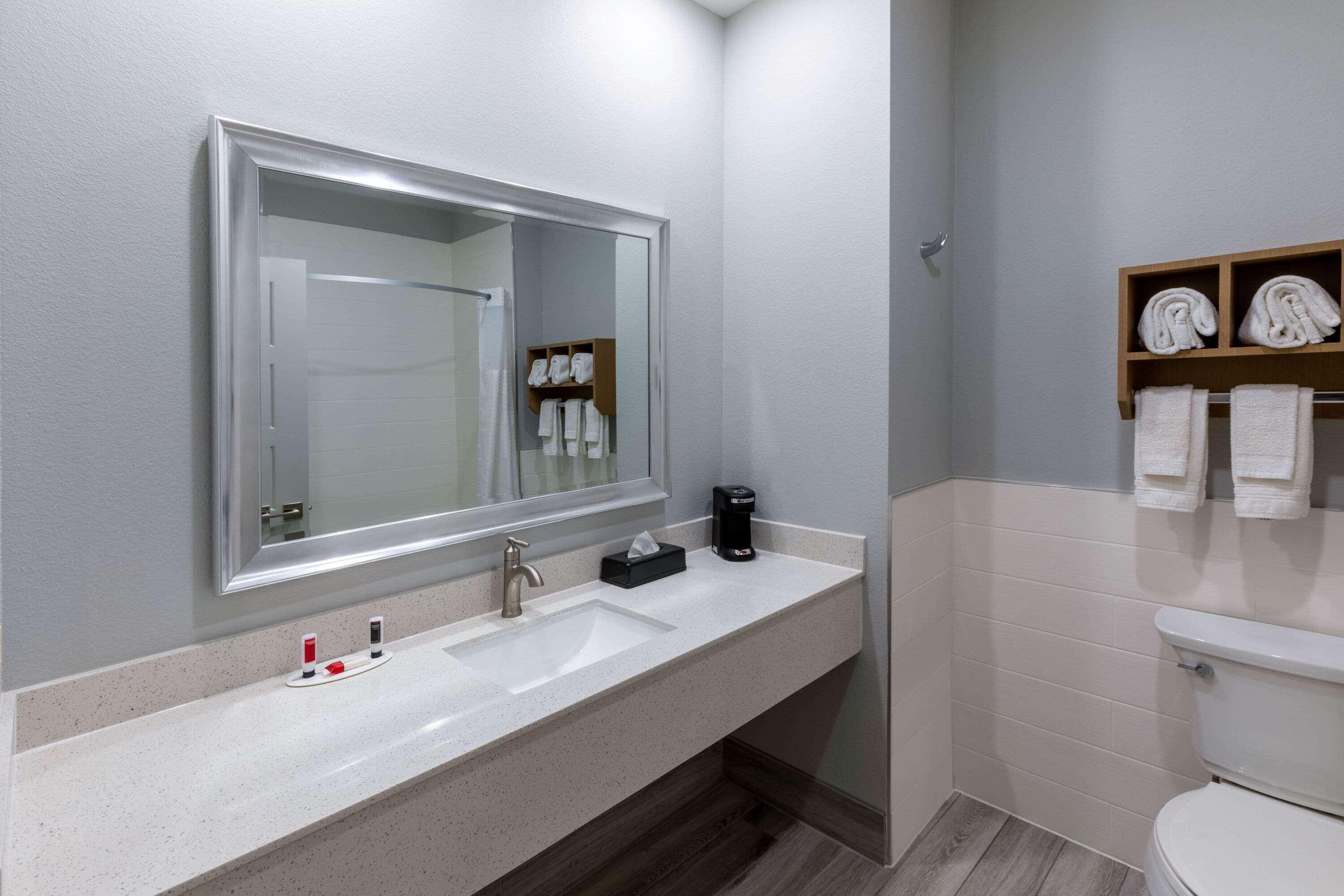Days & By Wyndham Downtown/university Of 3*