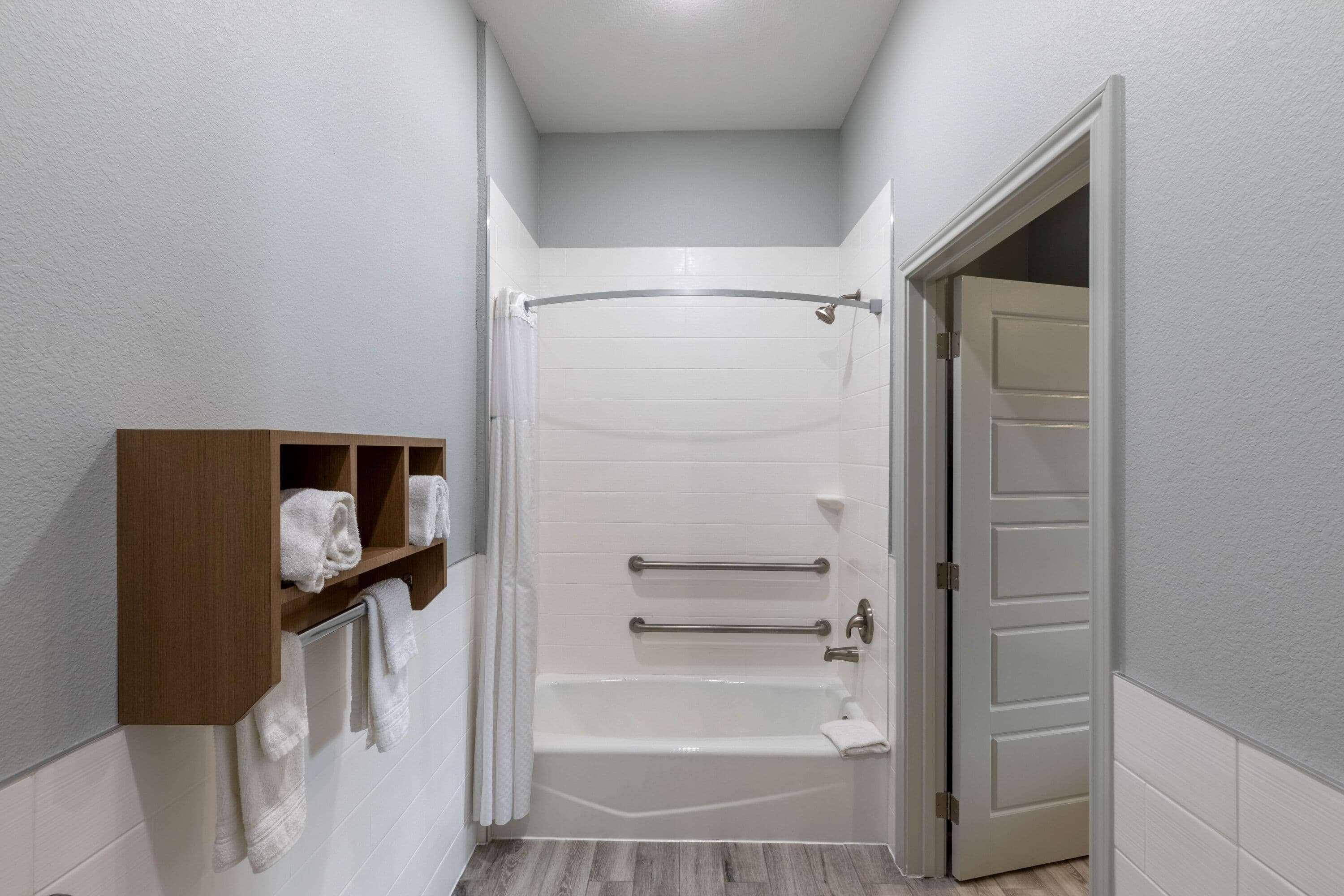 Days & By Wyndham Downtown/university Of 3*
