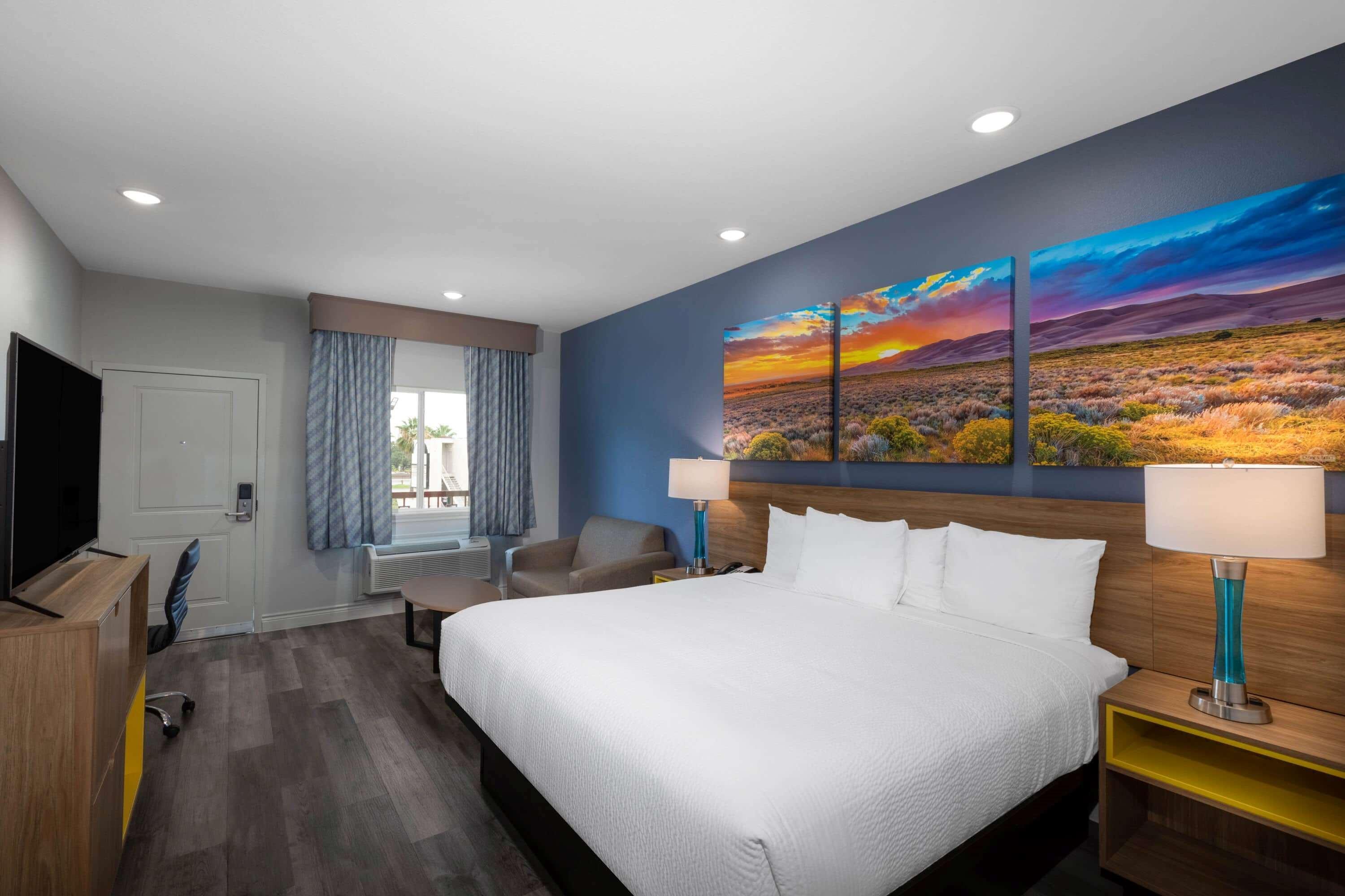 Days & By Wyndham Downtown/university Of Hotel 3*
