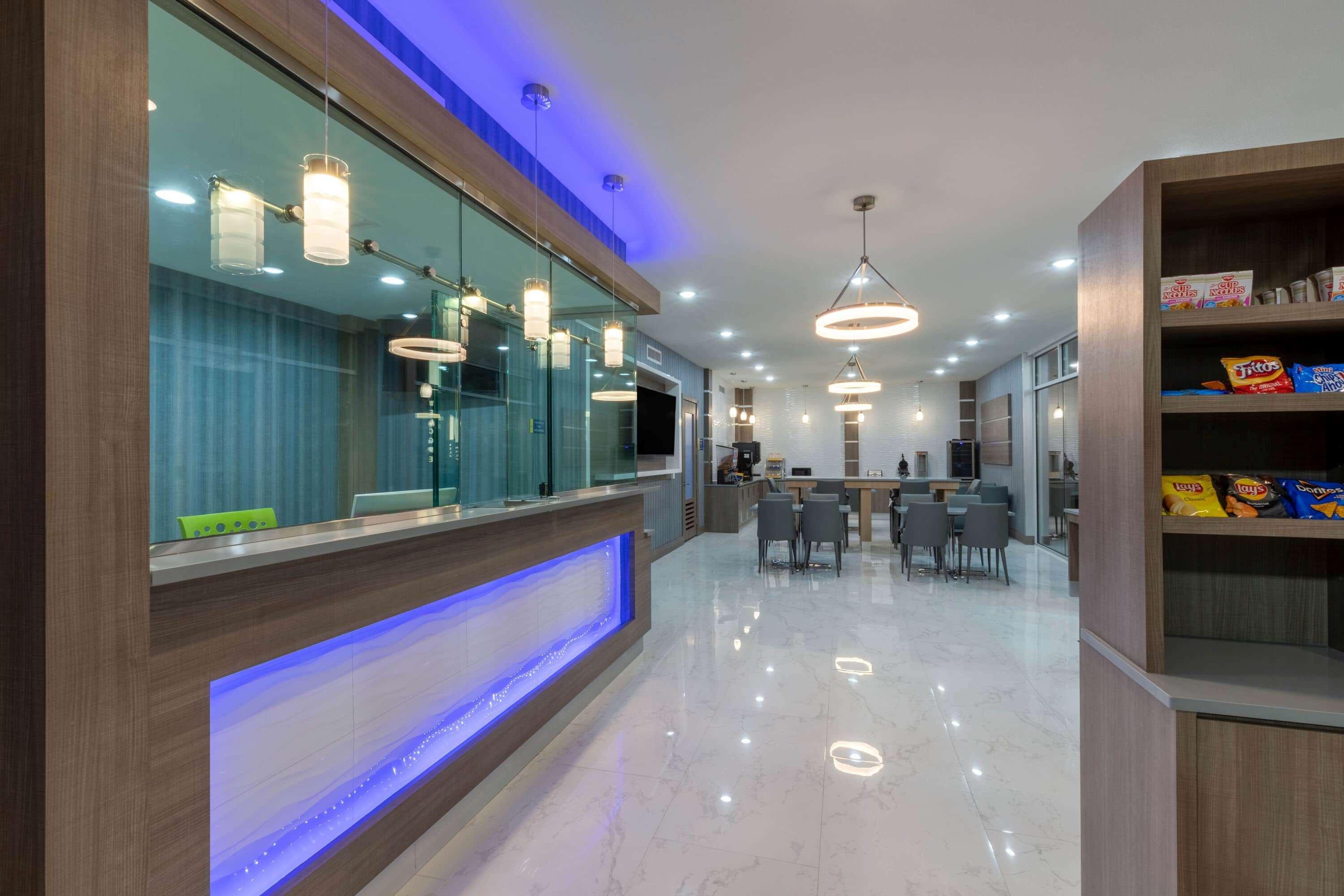 Days & By Wyndham Downtown/university Of 3*