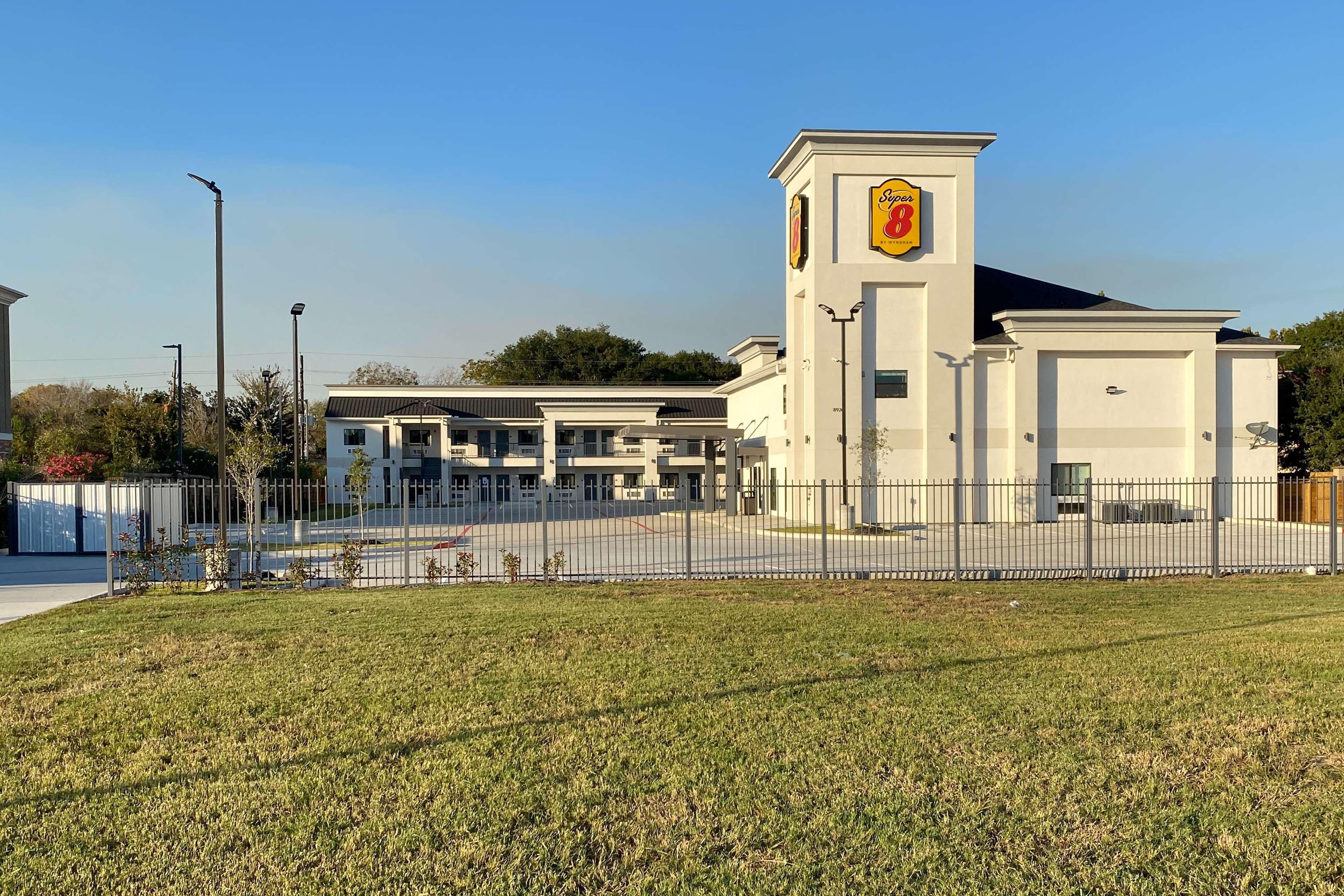 Super 8 By Wyndham Nw Beltway 8-west Rd 3* Houston