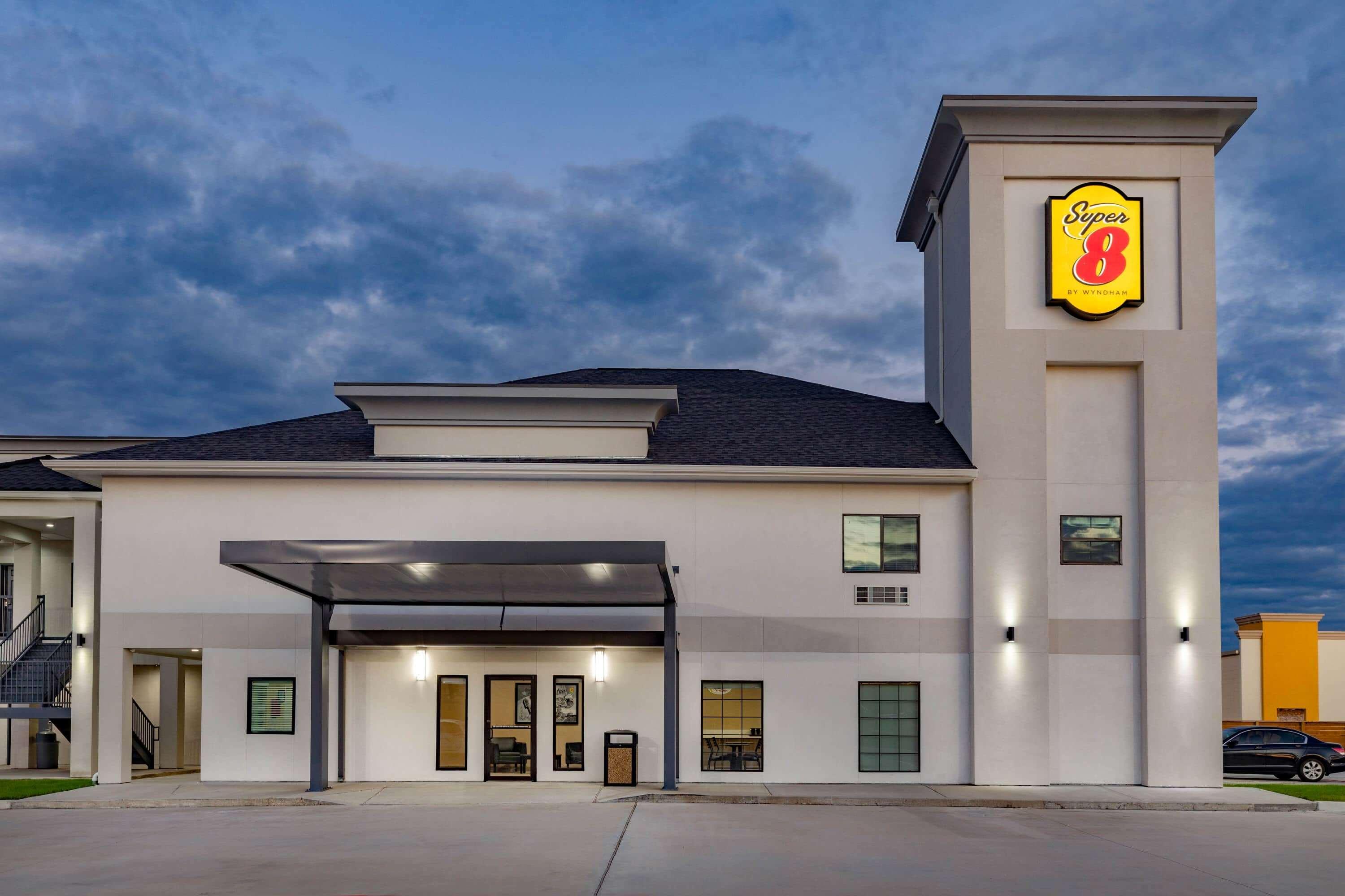 Hotel Super 8 By Wyndham Nw Beltway 8-west Rd 3*