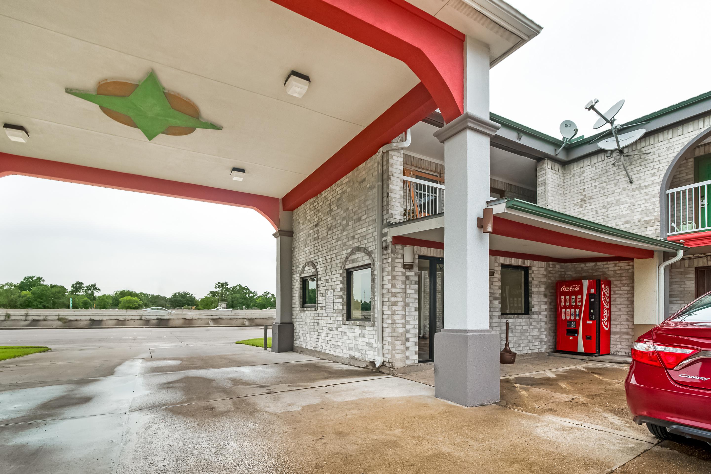 Oyo I-69 & I-610 Hotel
